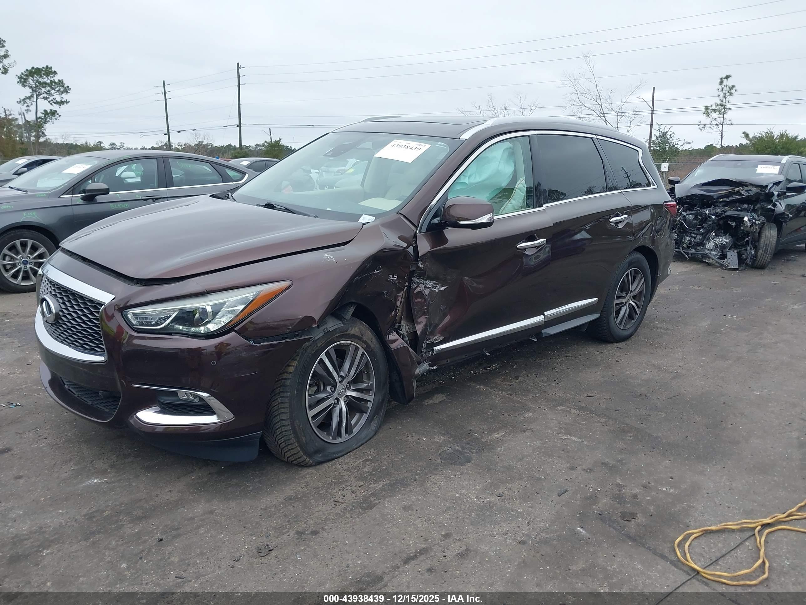 INFINITI QX60 image 2