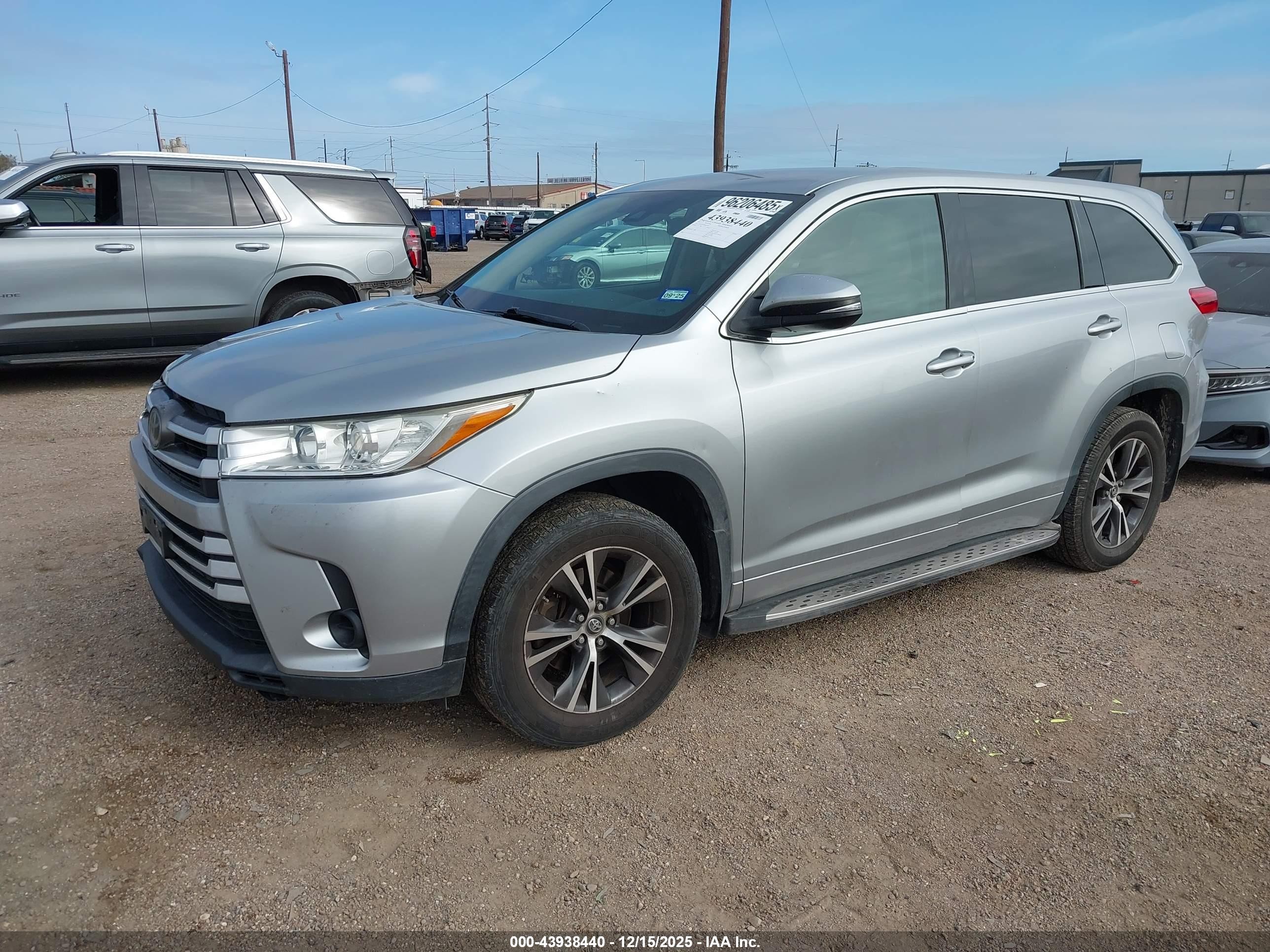 TOYOTA HIGHLANDER image 2