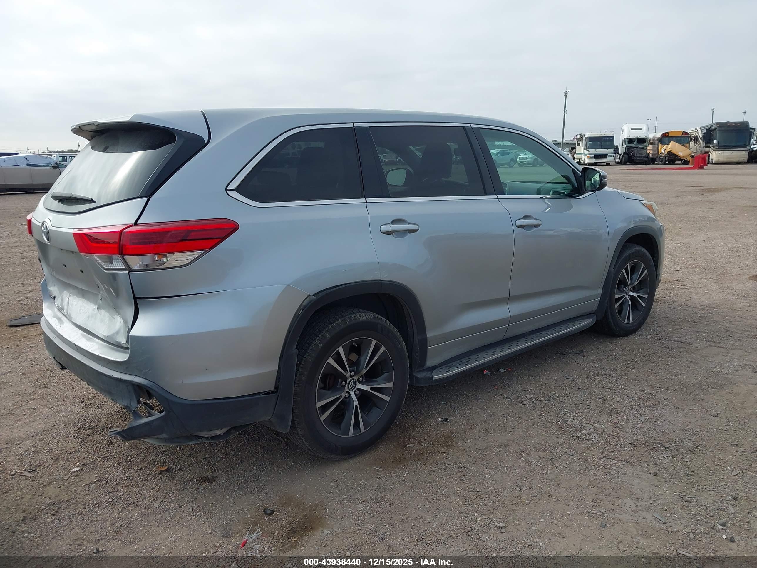 TOYOTA HIGHLANDER image 4