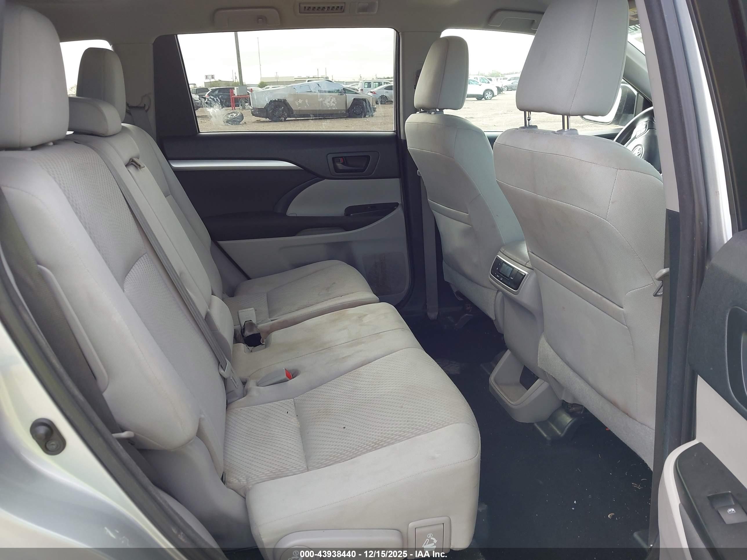 TOYOTA HIGHLANDER image 8