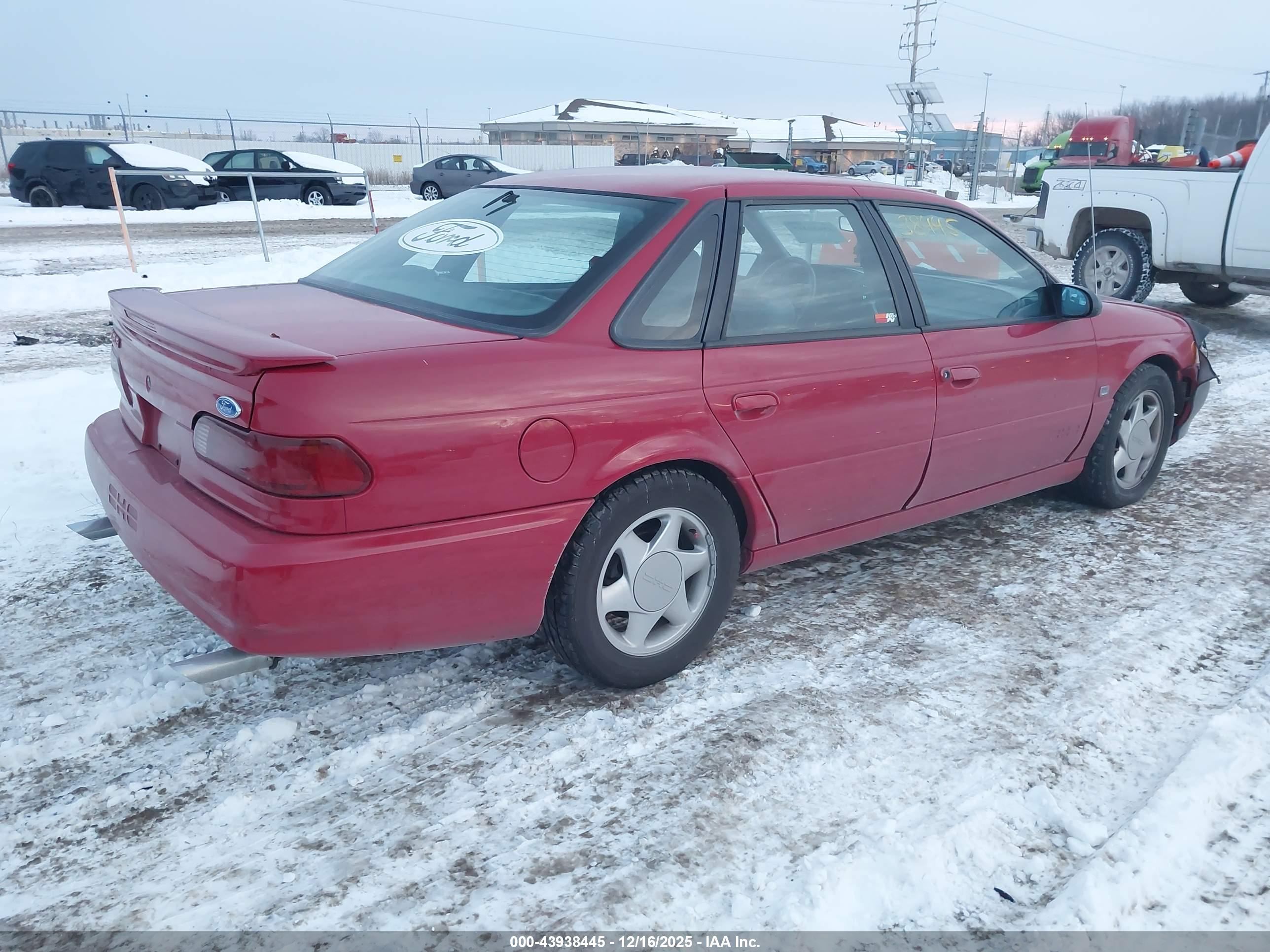 FORD TAURUS image 4