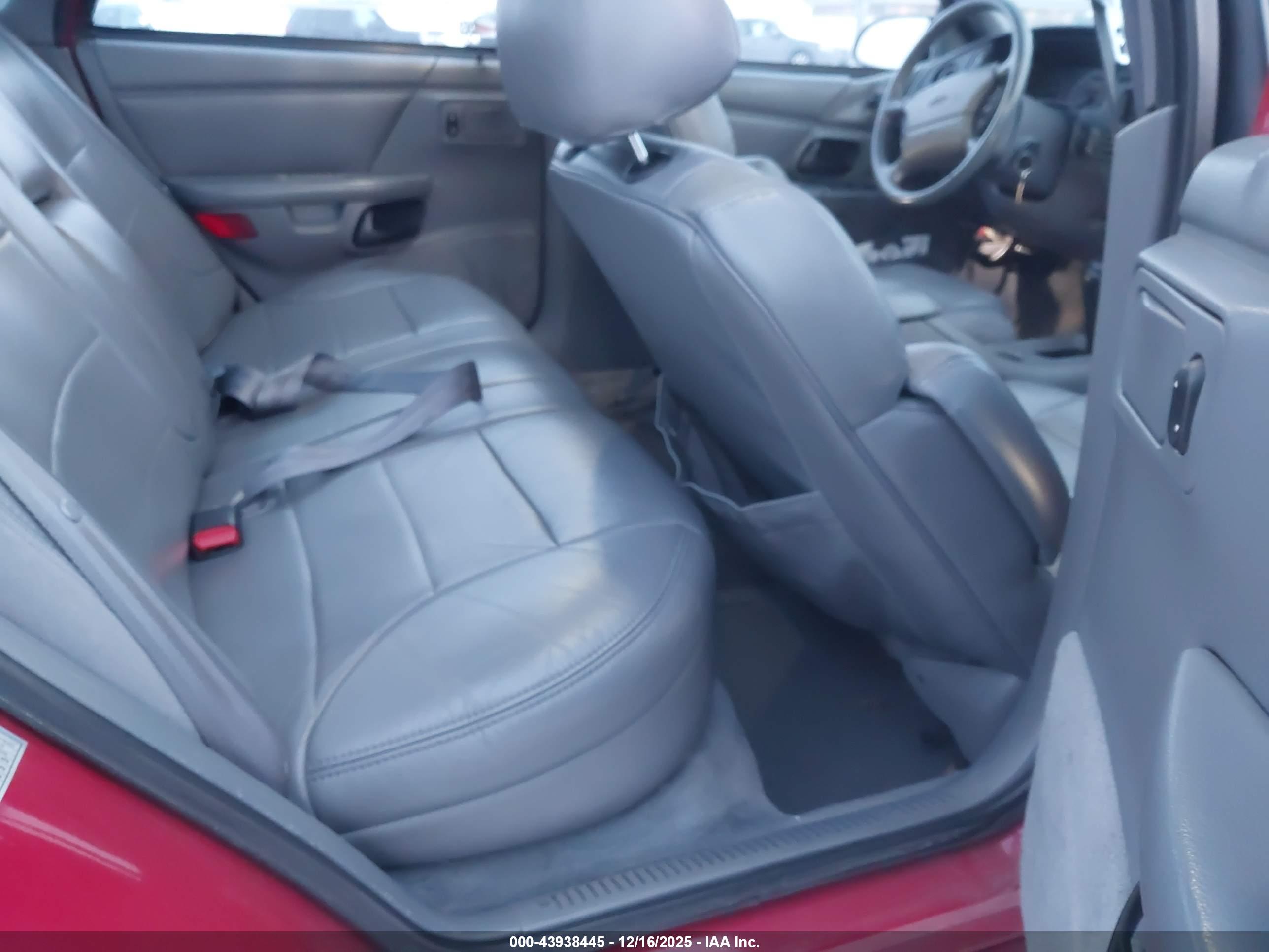 FORD TAURUS image 8