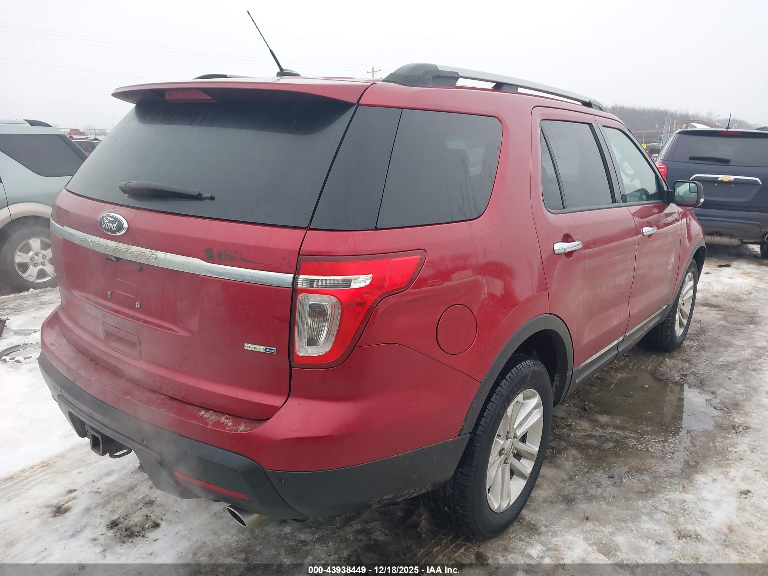 FORD EXPLORER image 4