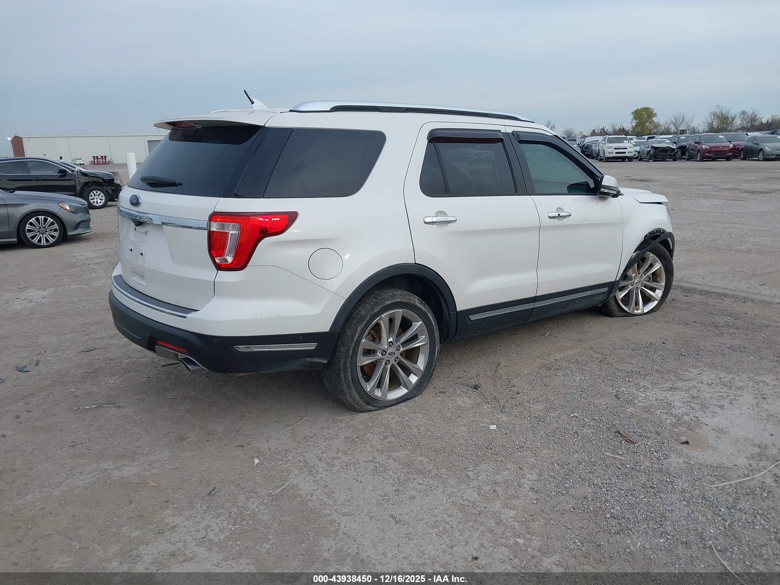 FORD EXPLORER image 4