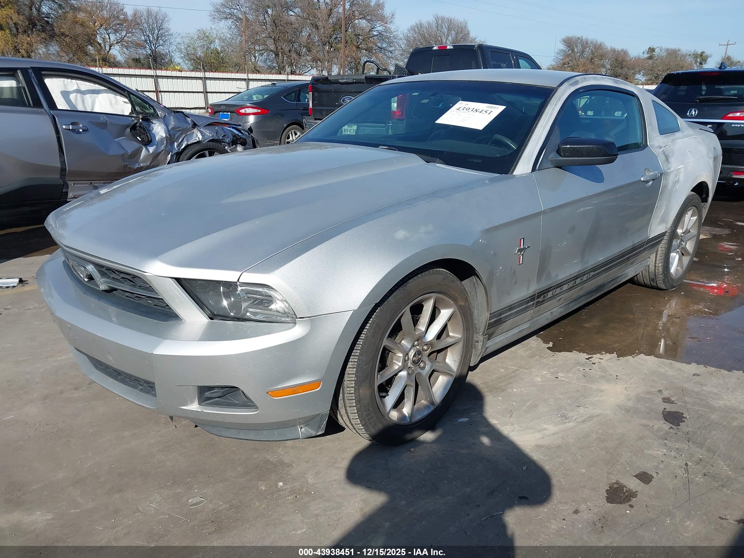 FORD MUSTANG image 2