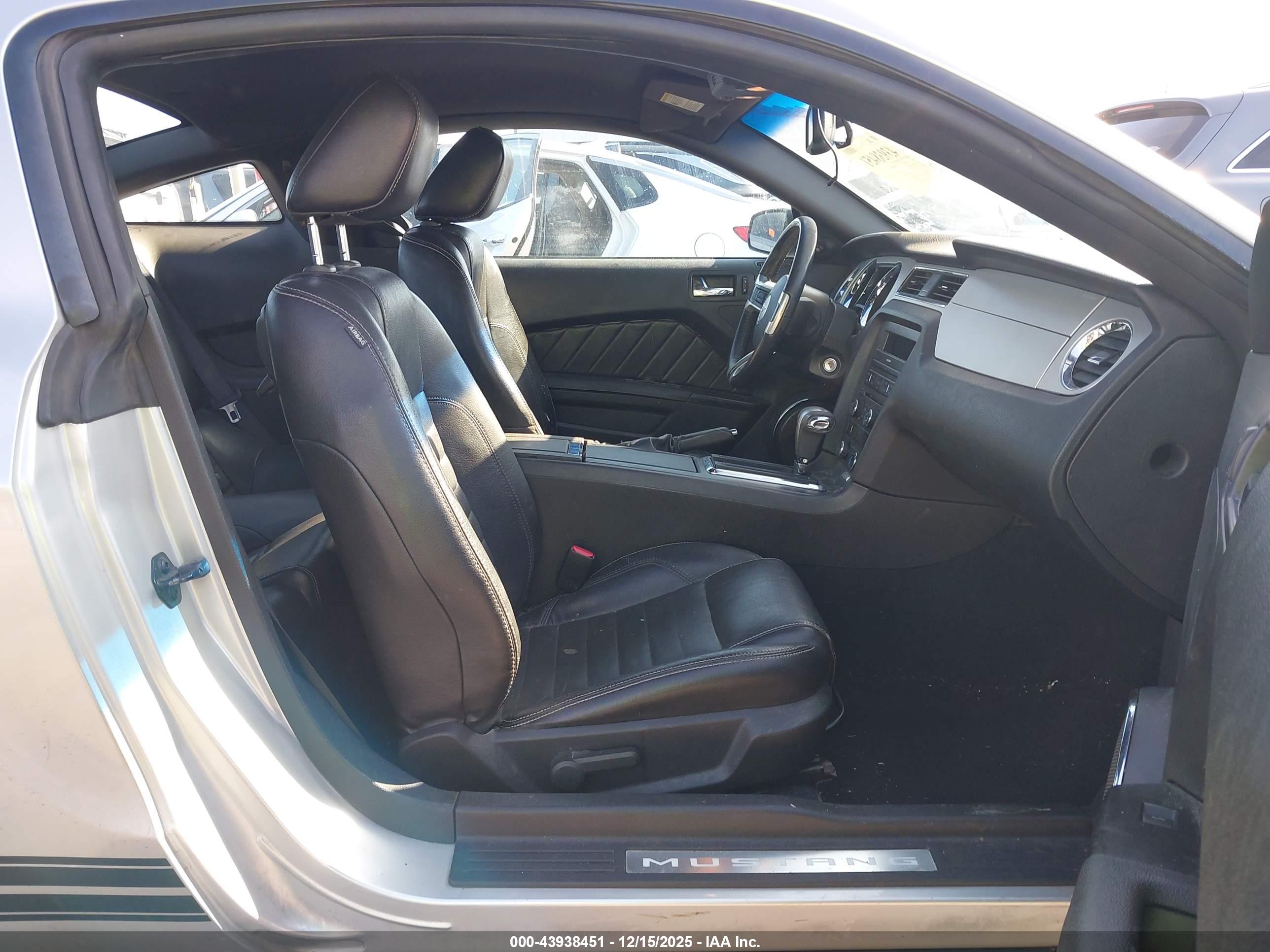 FORD MUSTANG image 5