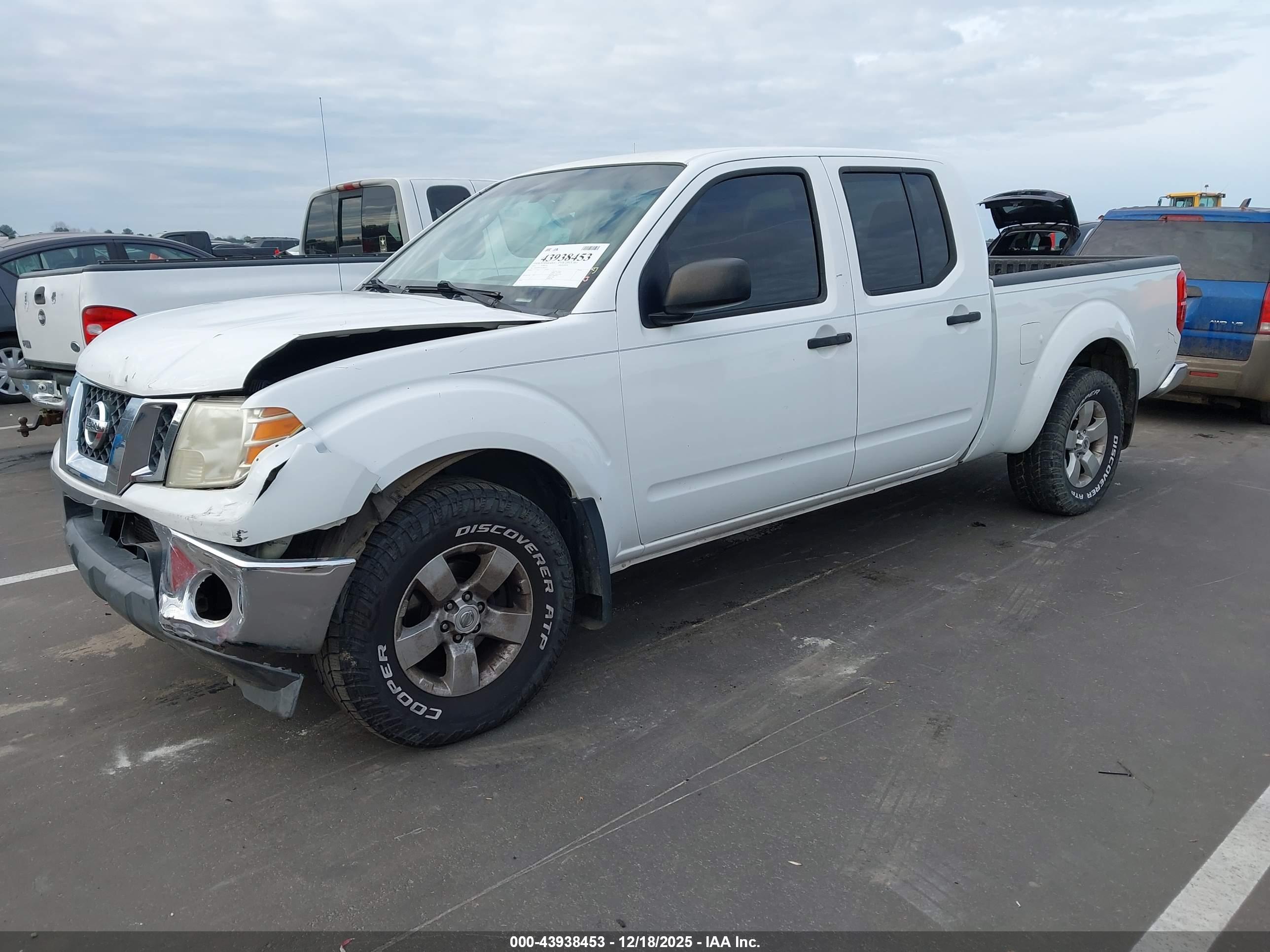 NISSAN FRONTIER image 2