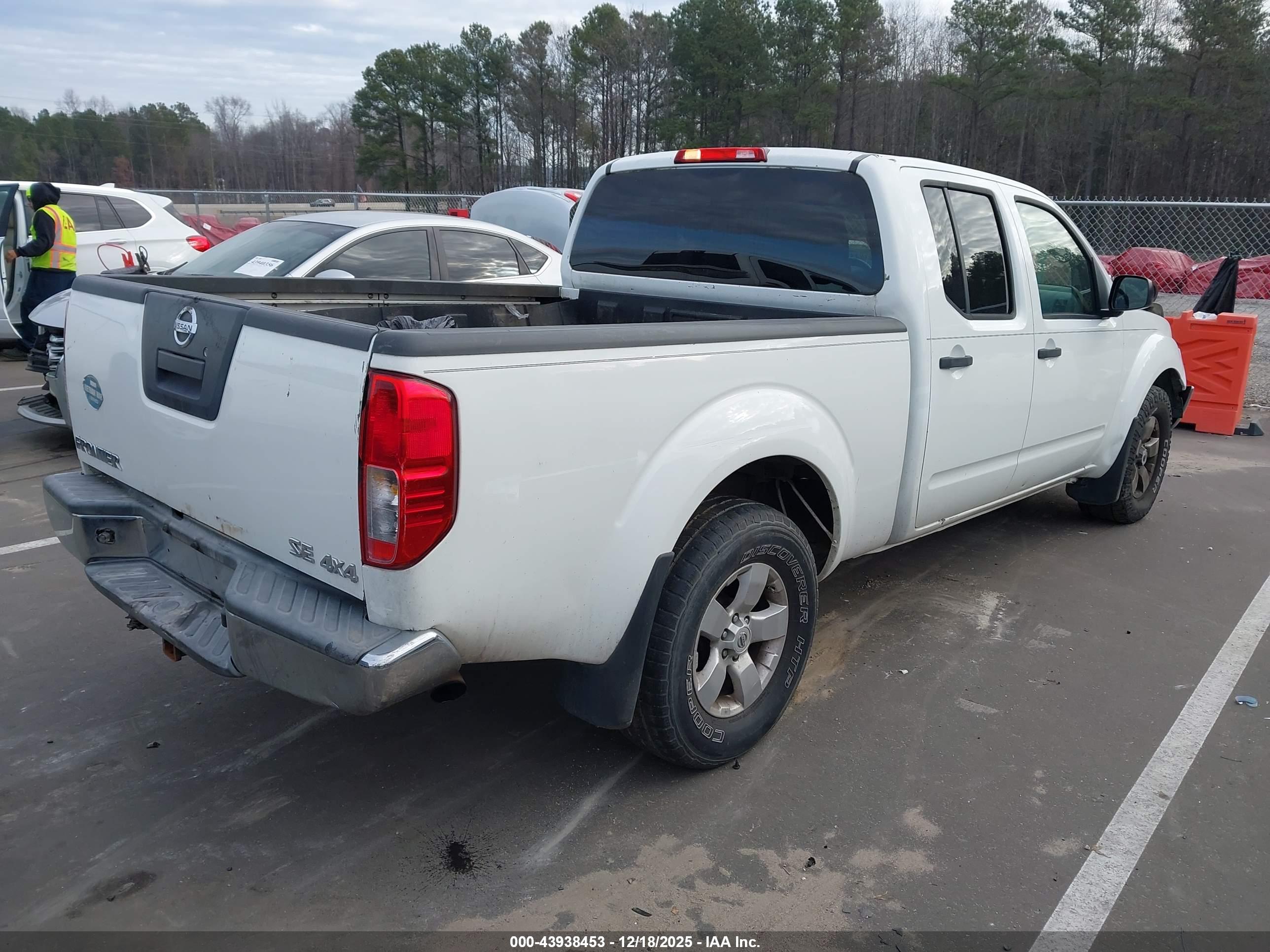NISSAN FRONTIER image 4