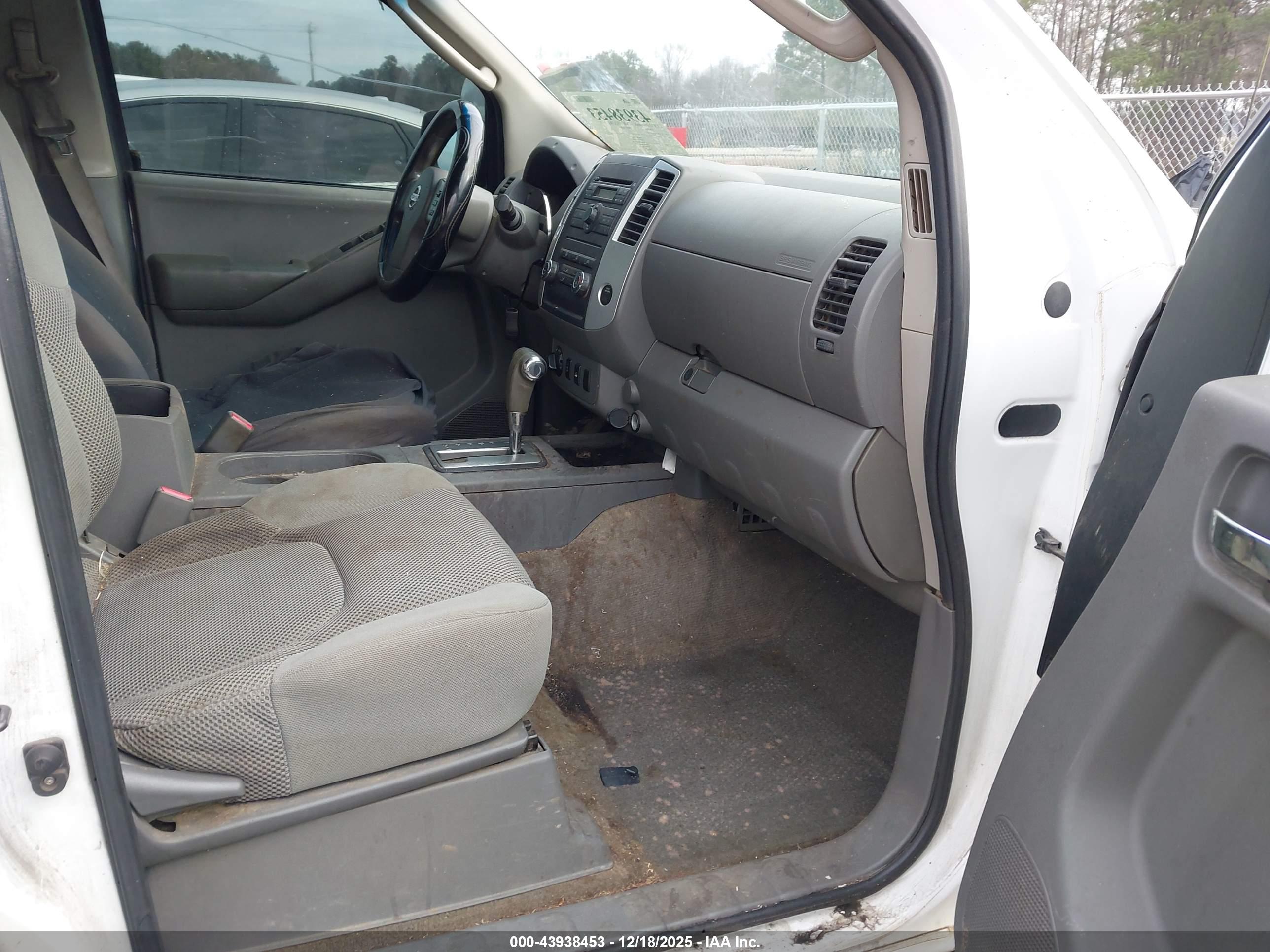 NISSAN FRONTIER image 5