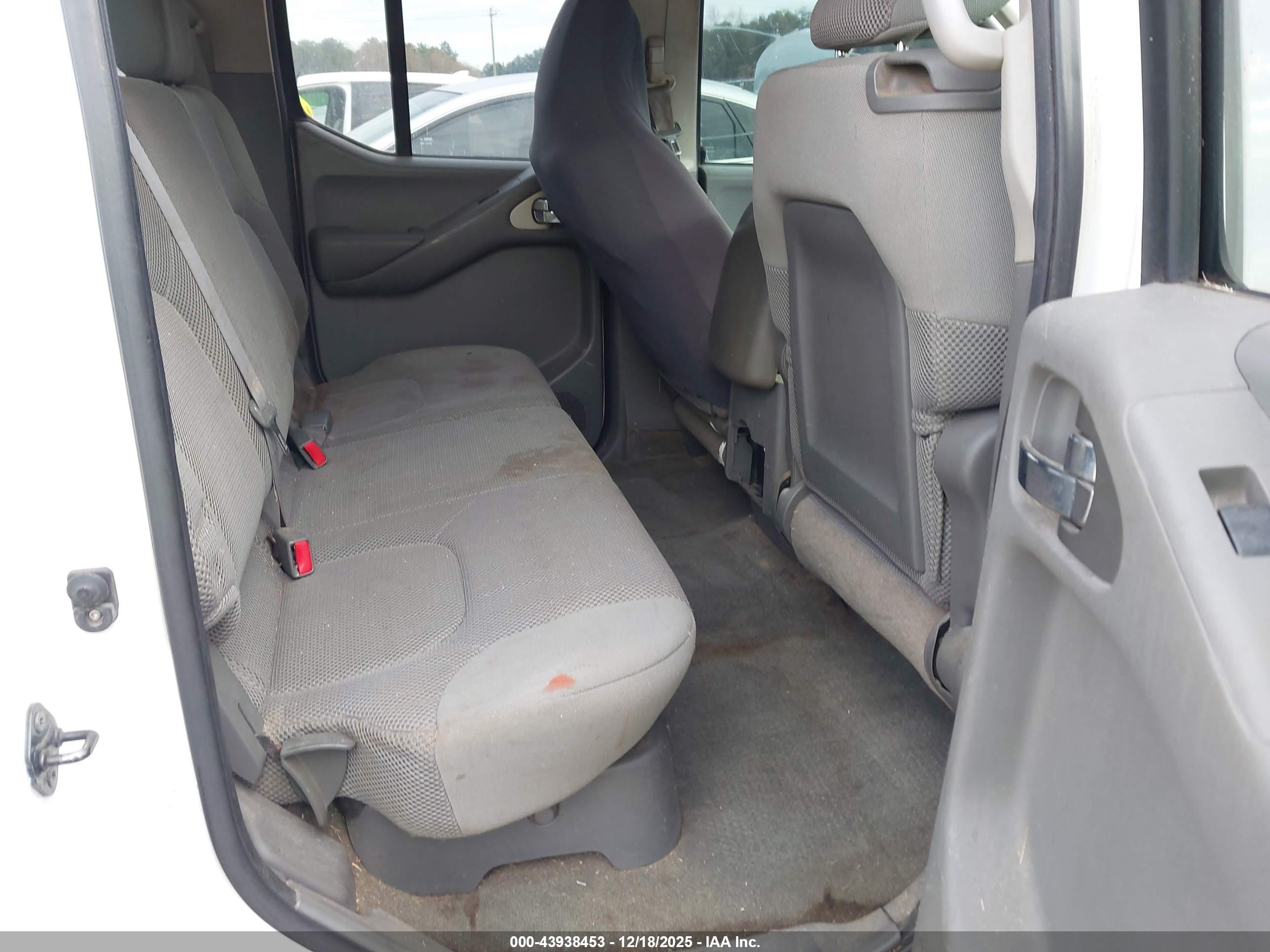 NISSAN FRONTIER image 8