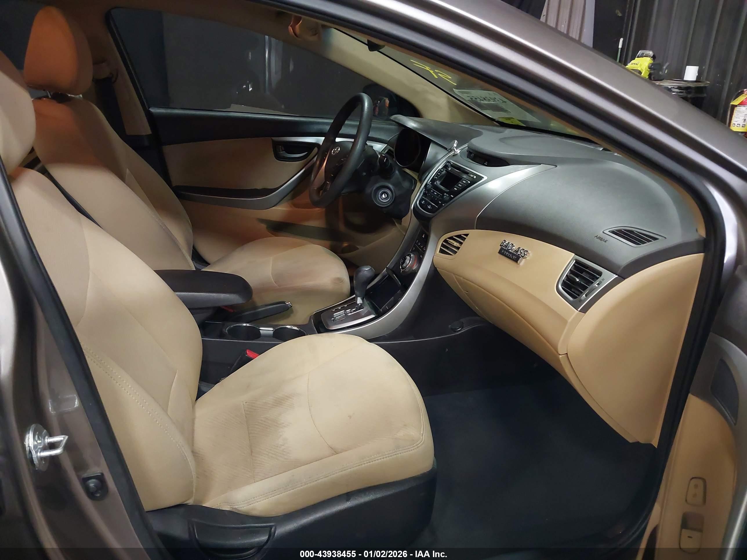 HYUNDAI ELANTRA image 5