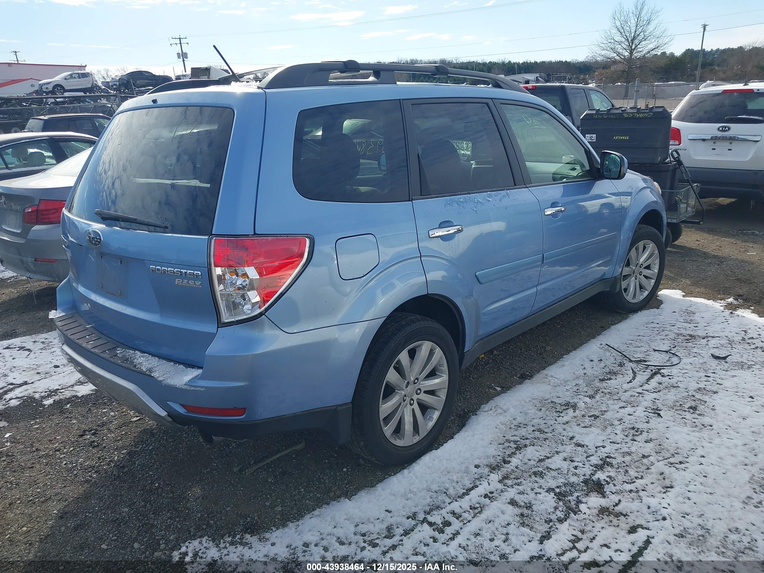 SUBARU FORESTER image 4