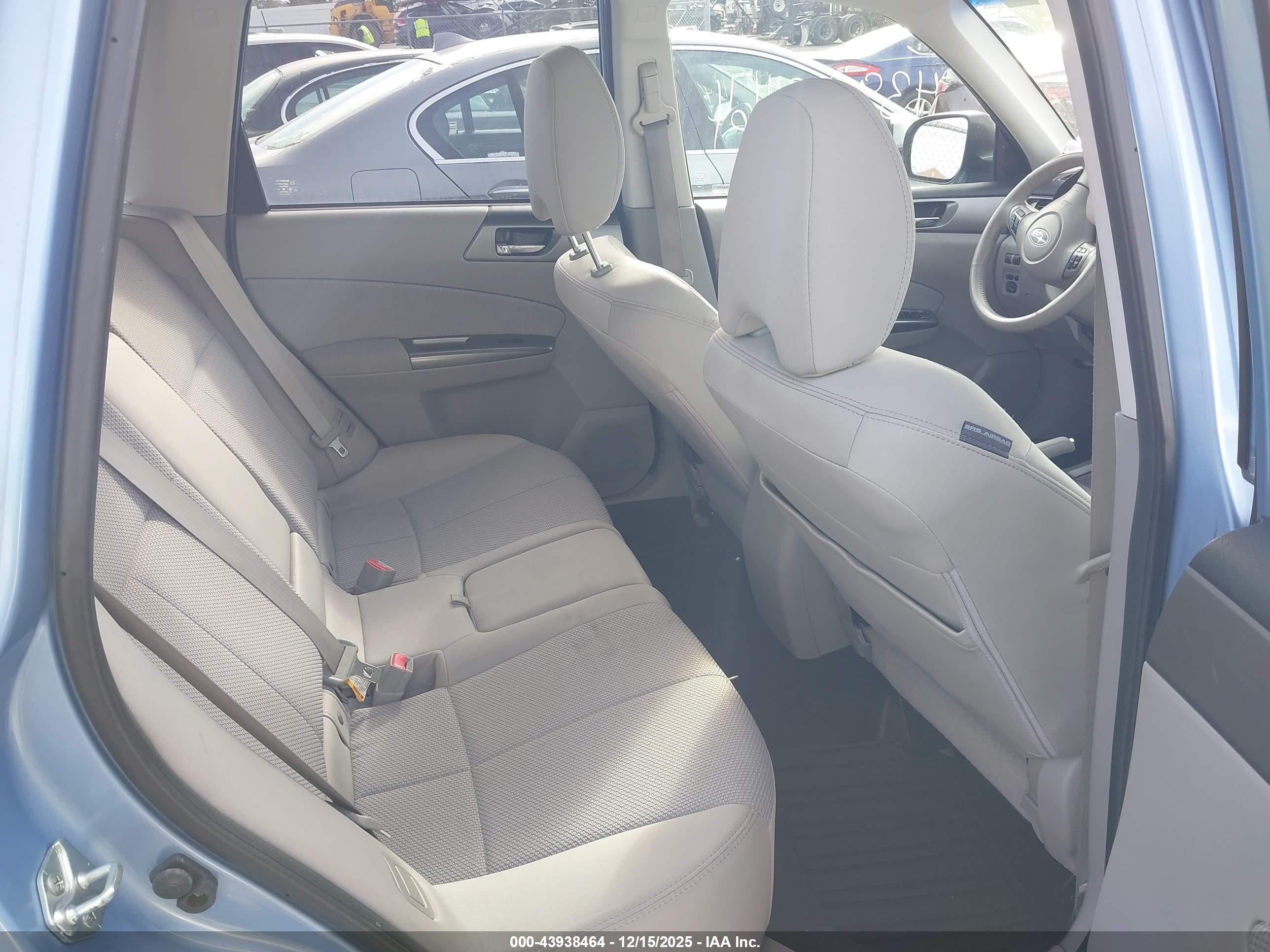 SUBARU FORESTER image 8