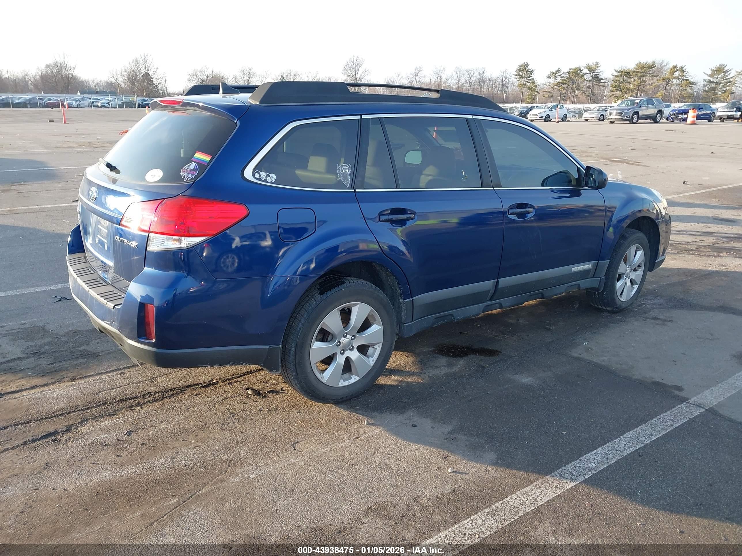 SUBARU OUTBACK image 4