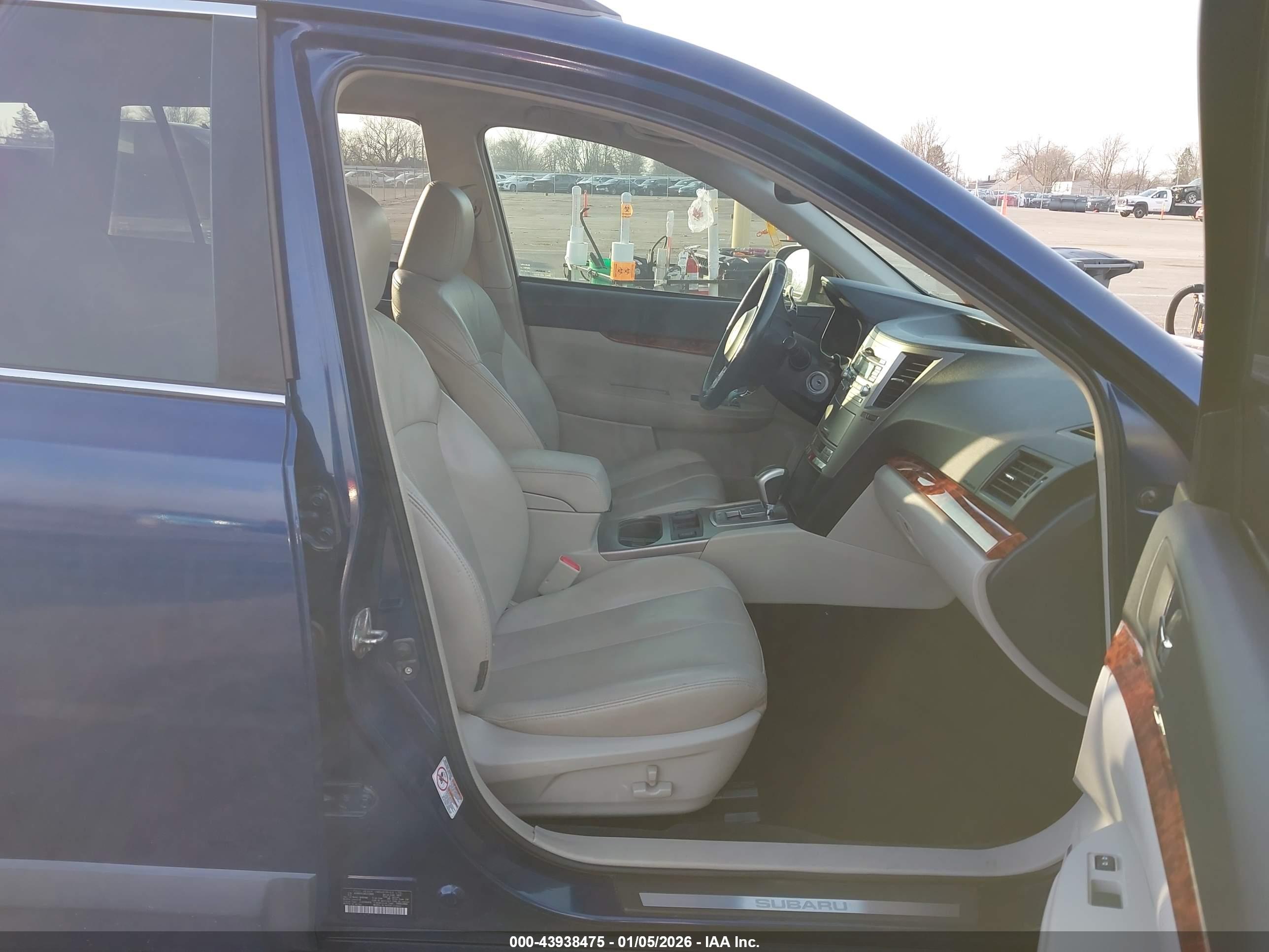 SUBARU OUTBACK image 5