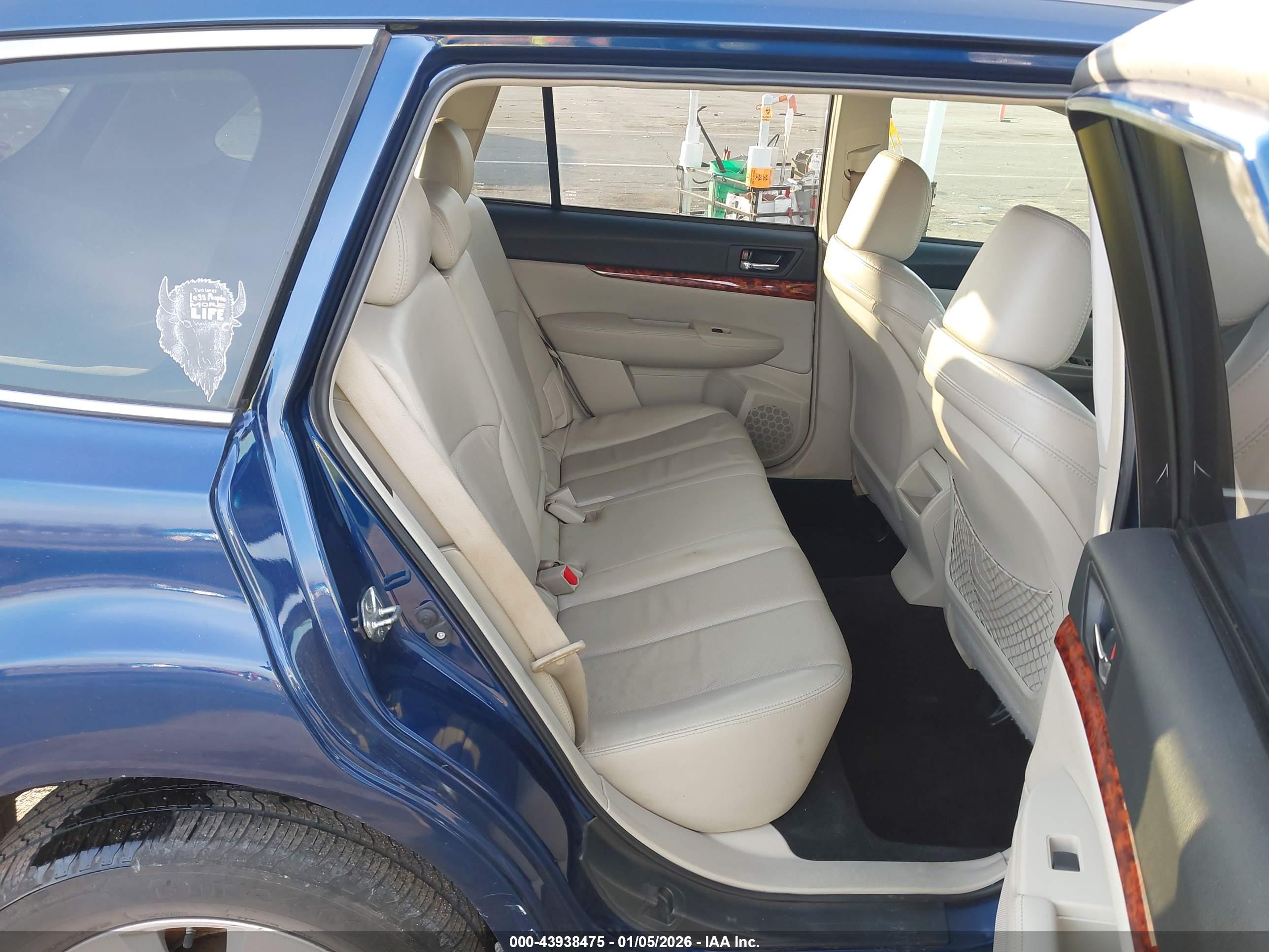 SUBARU OUTBACK image 8