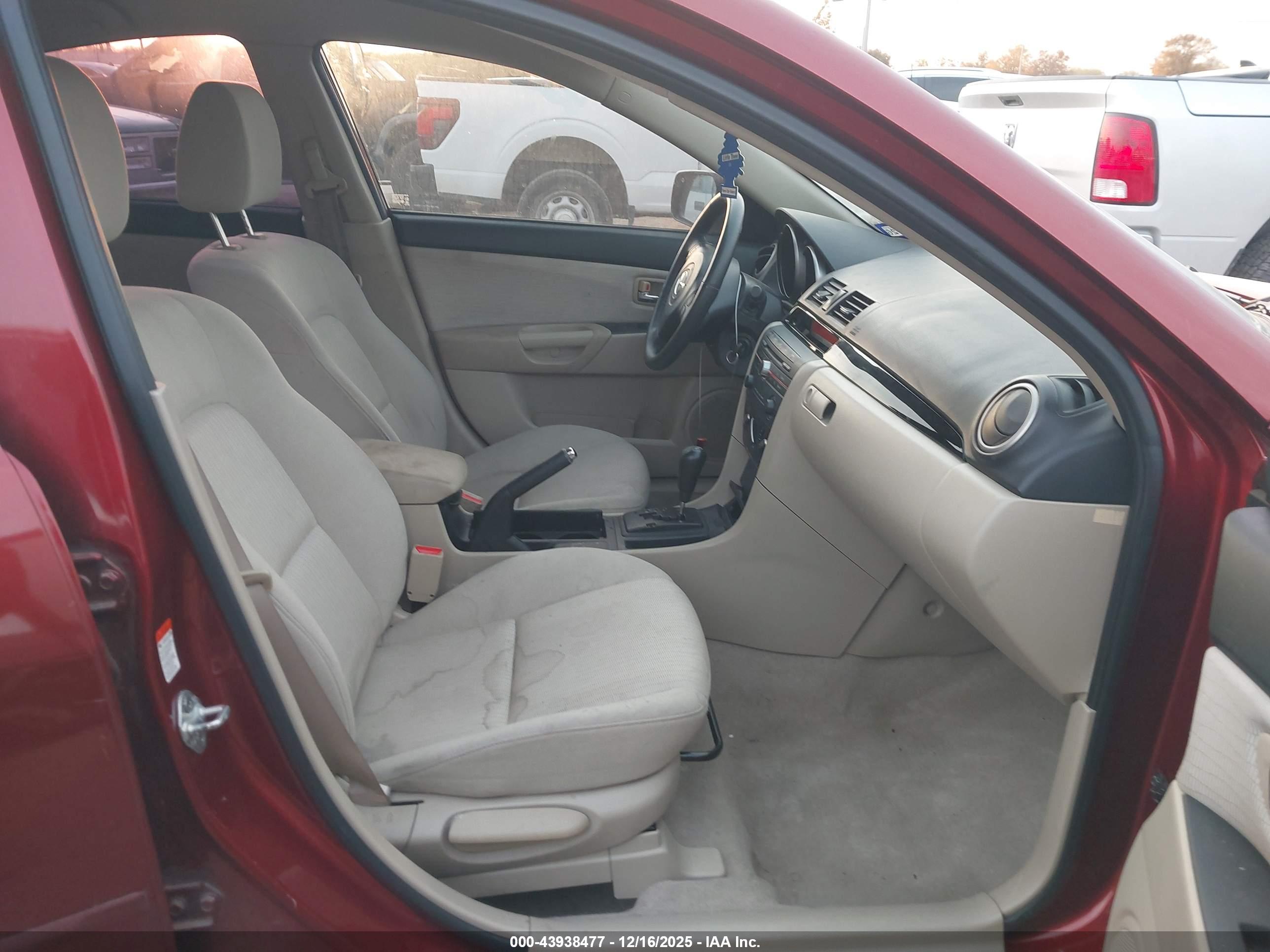 MAZDA MAZDA3 image 5
