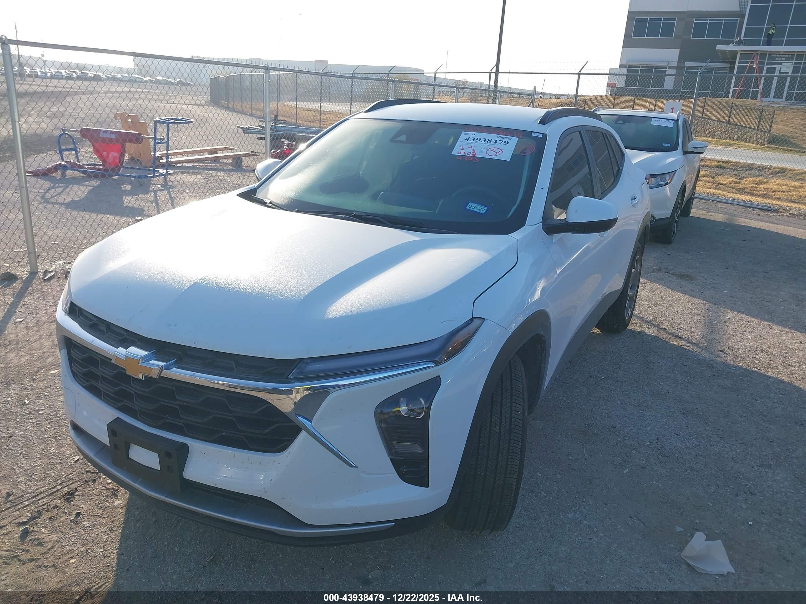 CHEVROLET TRAX image 2