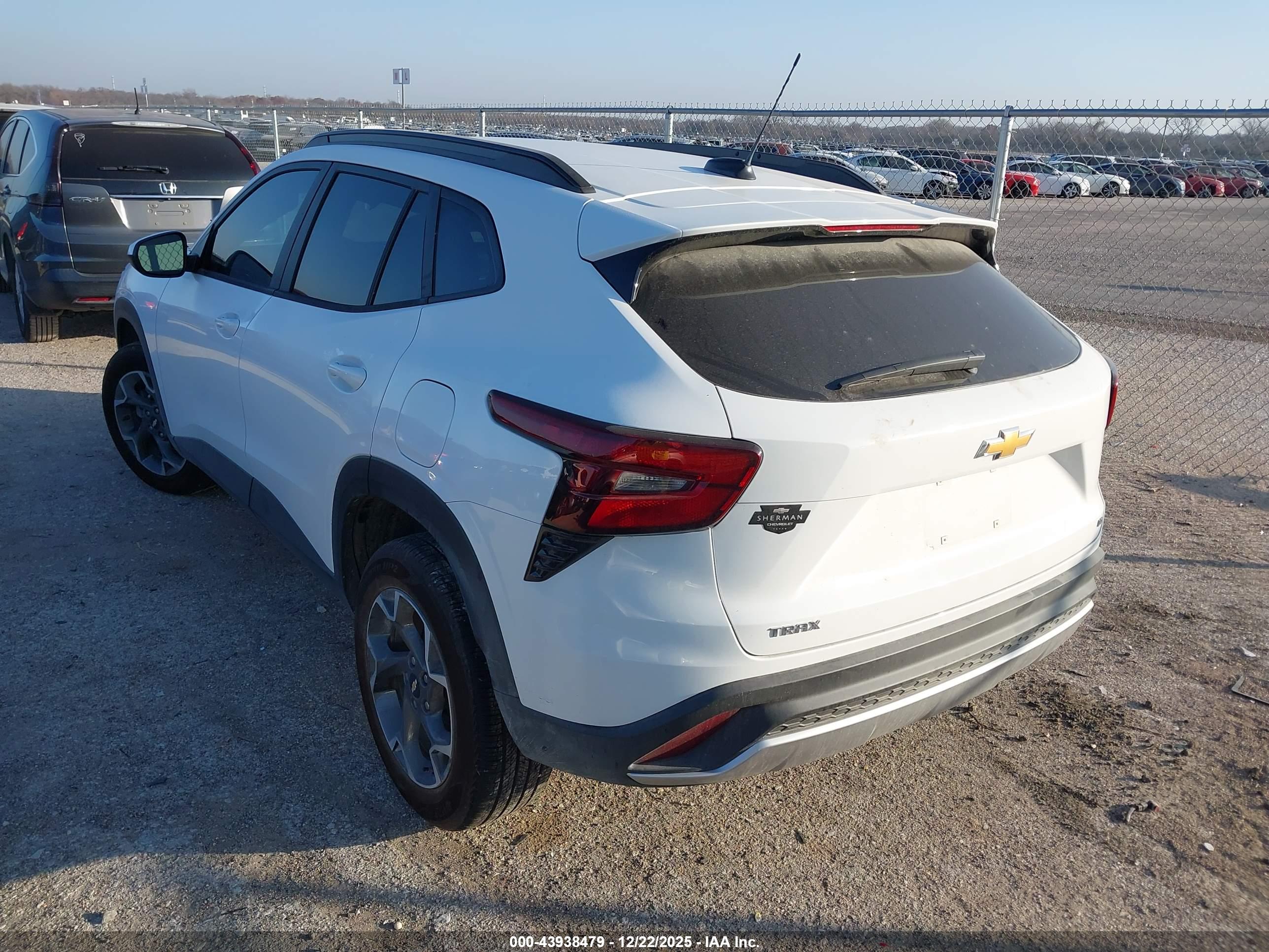 CHEVROLET TRAX image 3