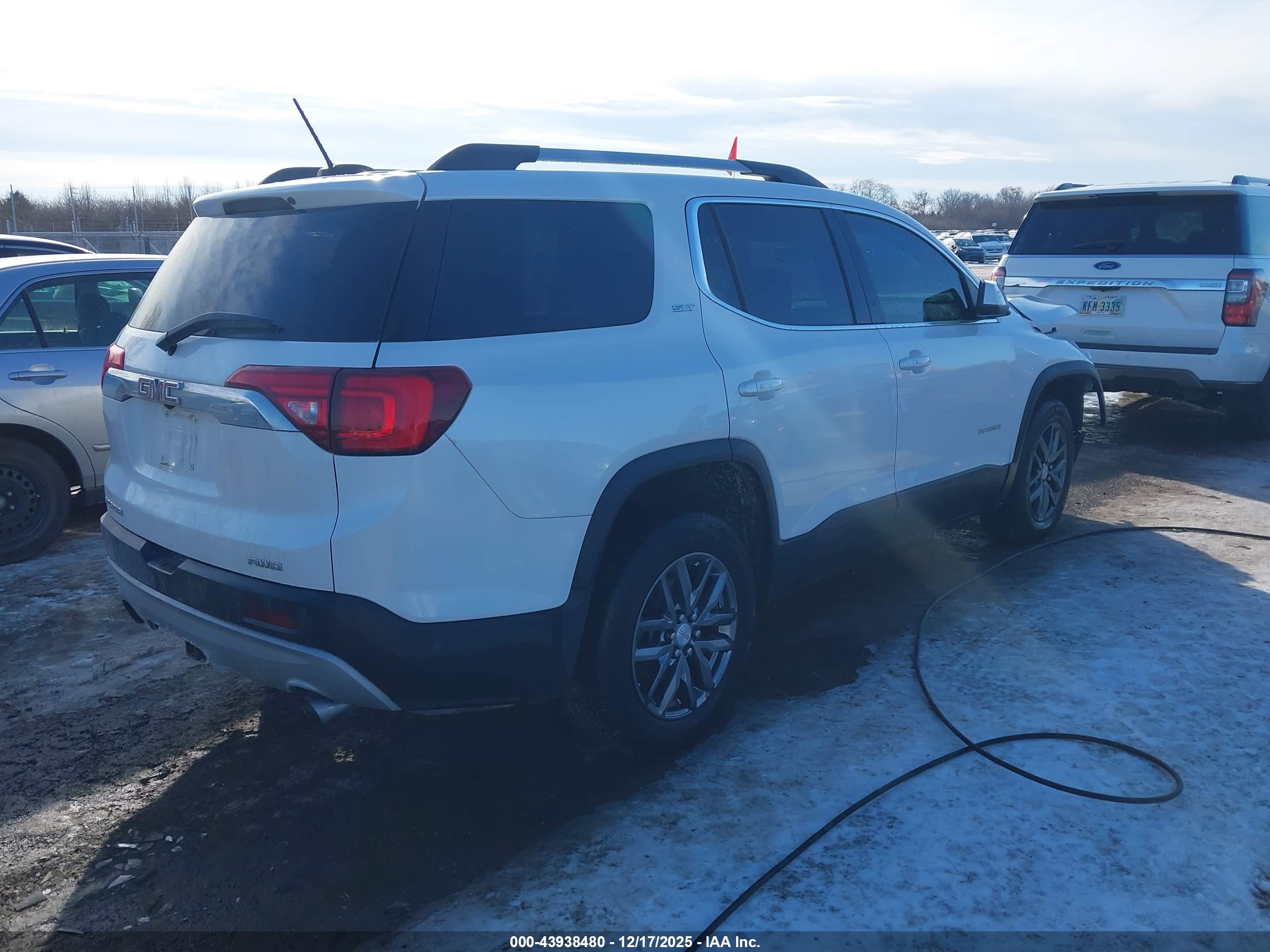 GMC ACADIA image 4