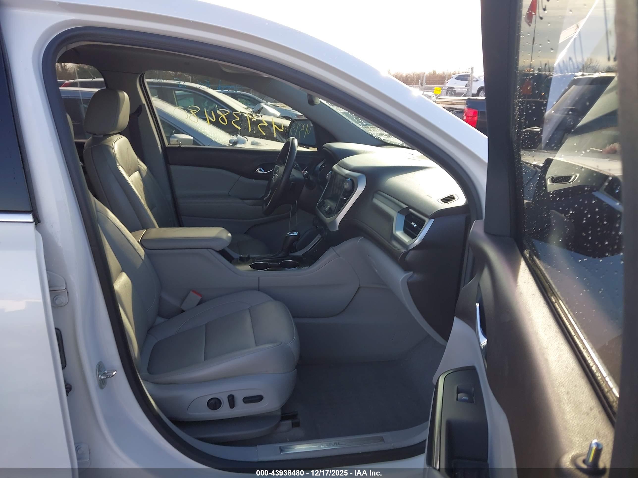 GMC ACADIA image 5