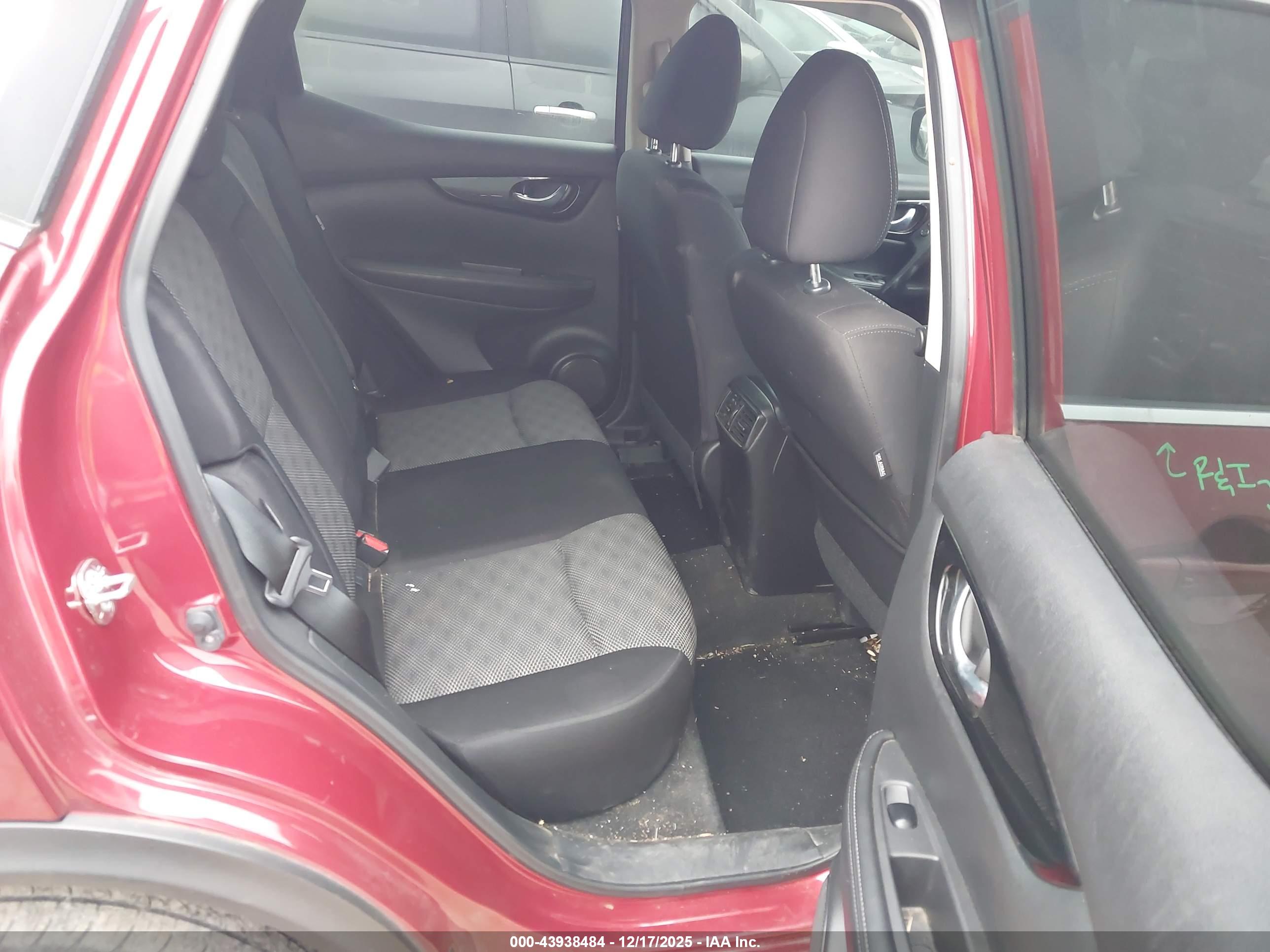 NISSAN ROGUE image 8