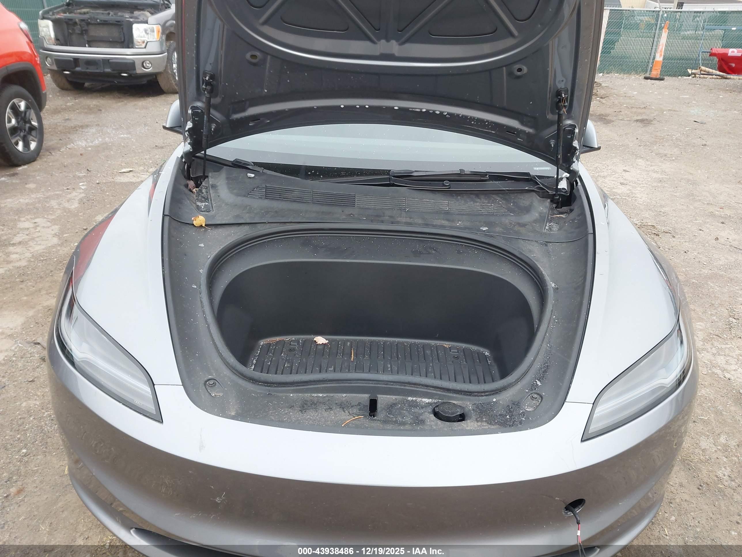 TESLA MODEL image 10