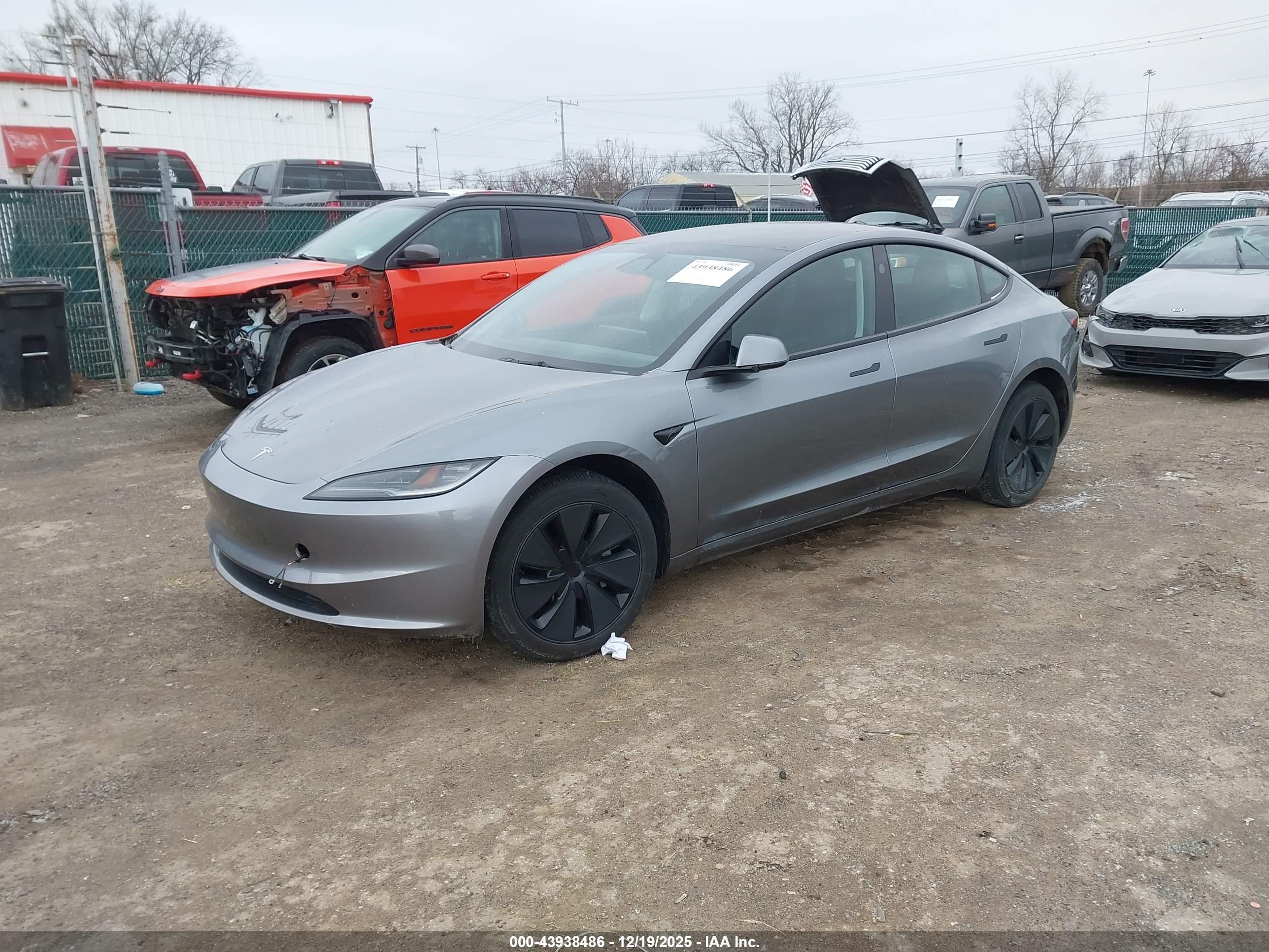 TESLA MODEL image 2