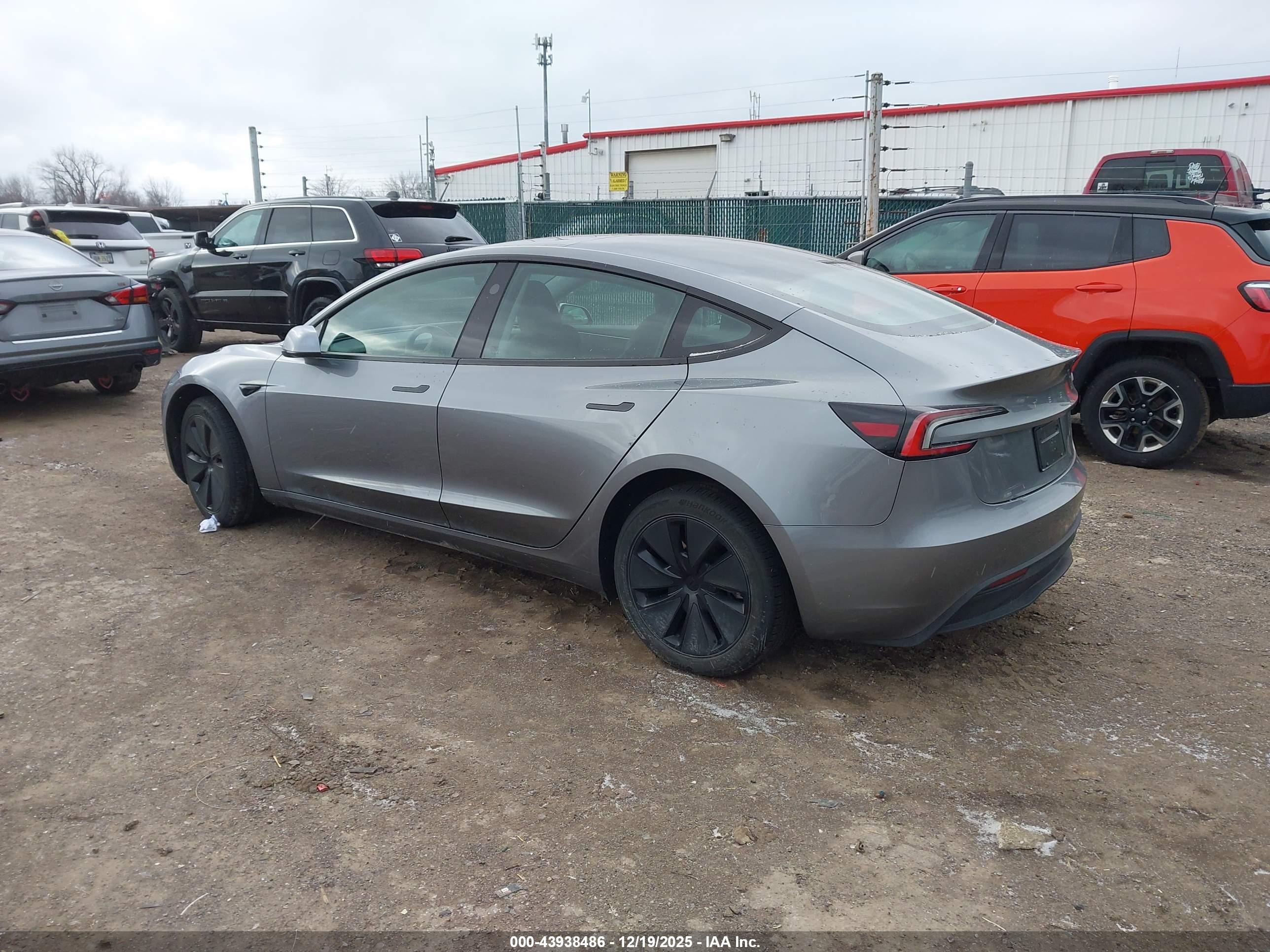 TESLA MODEL image 3