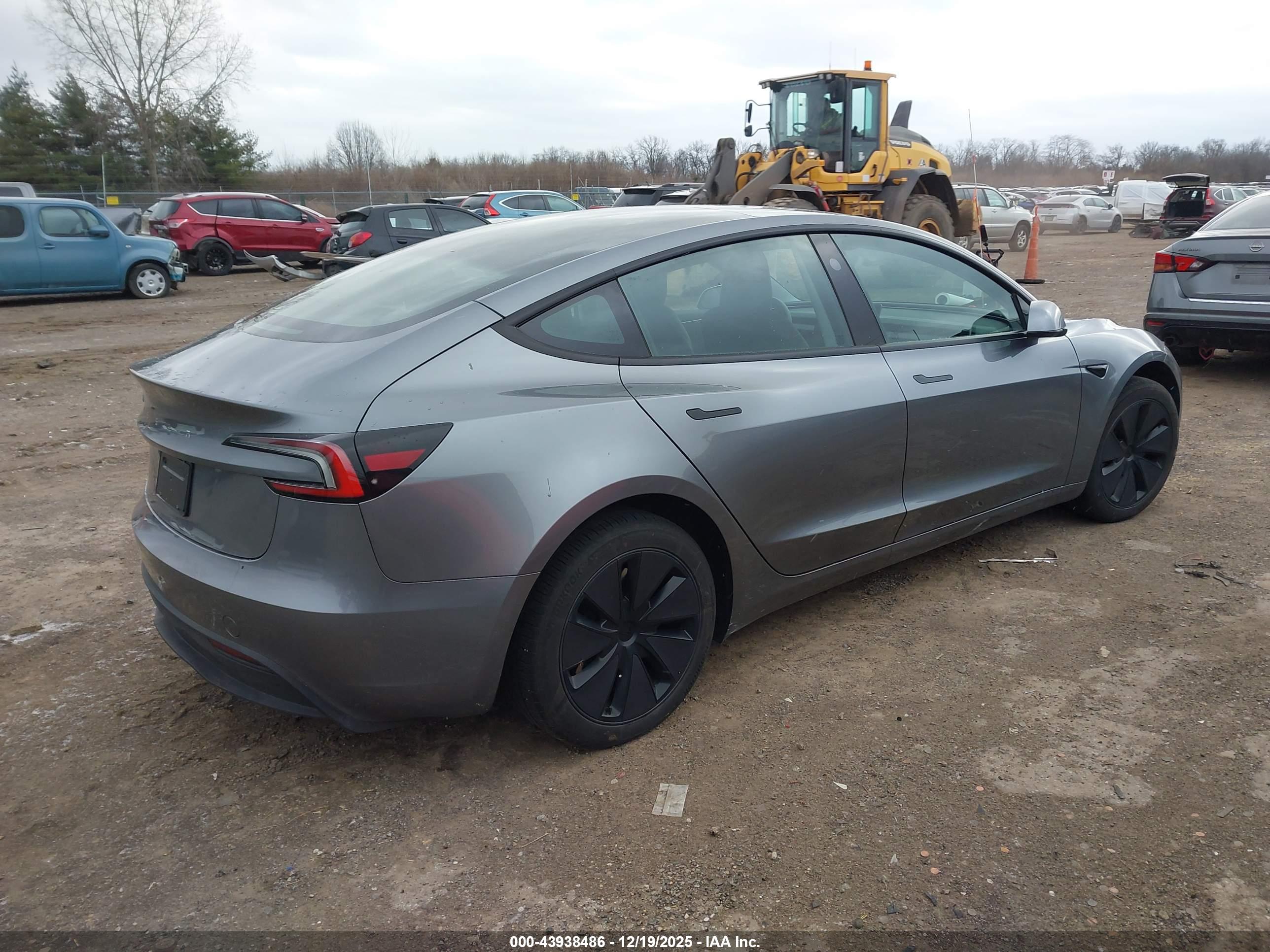 TESLA MODEL image 4