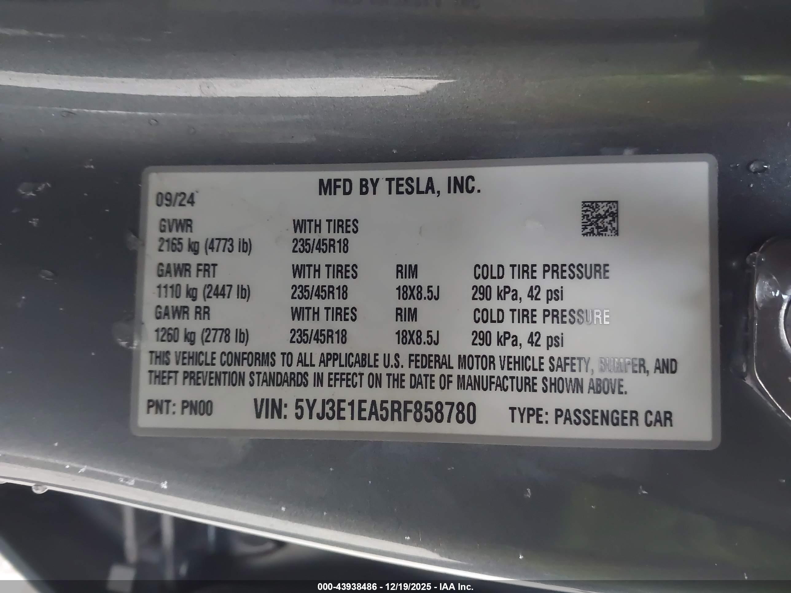 TESLA MODEL image 9