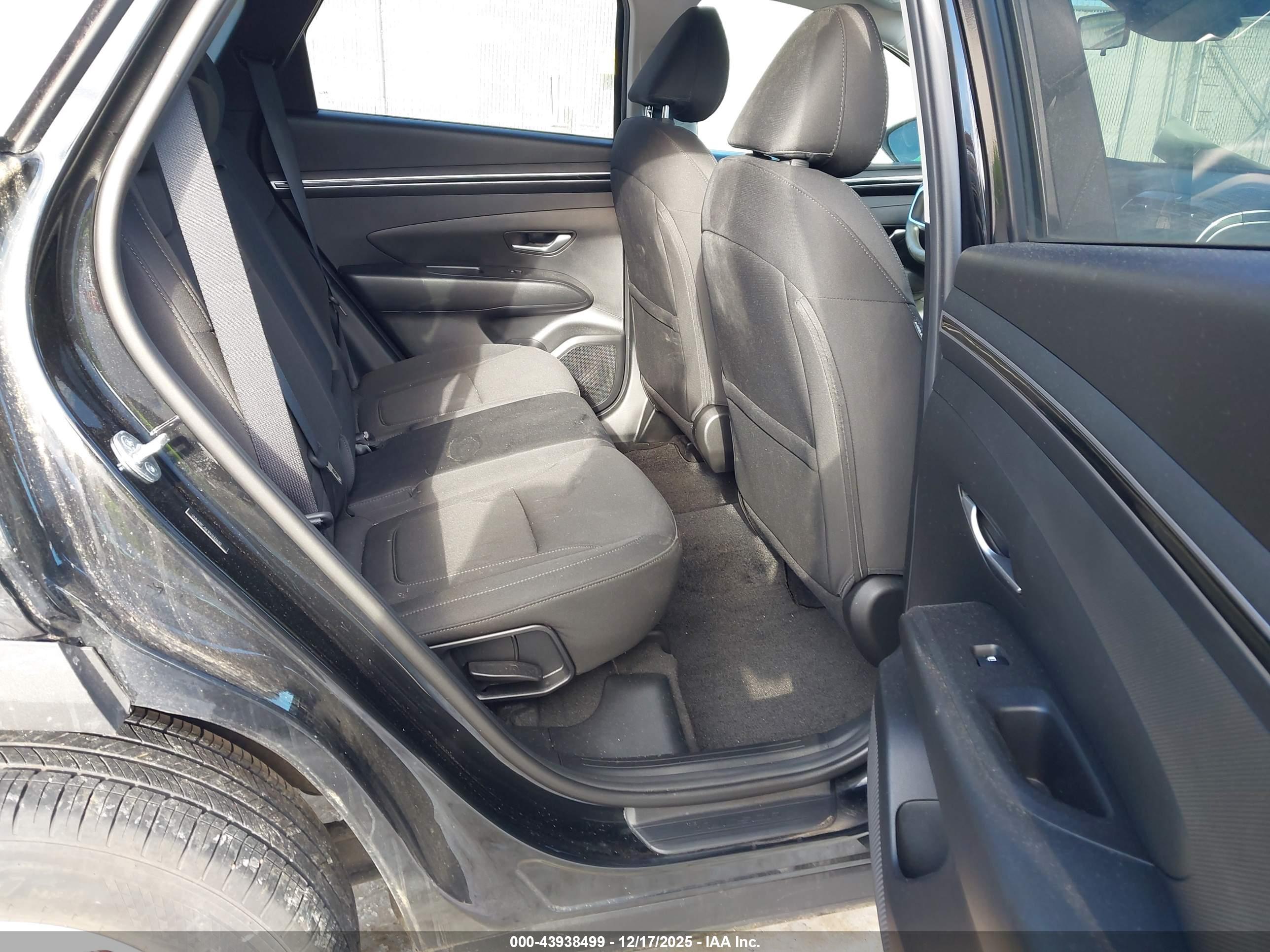 HYUNDAI TUCSON image 8