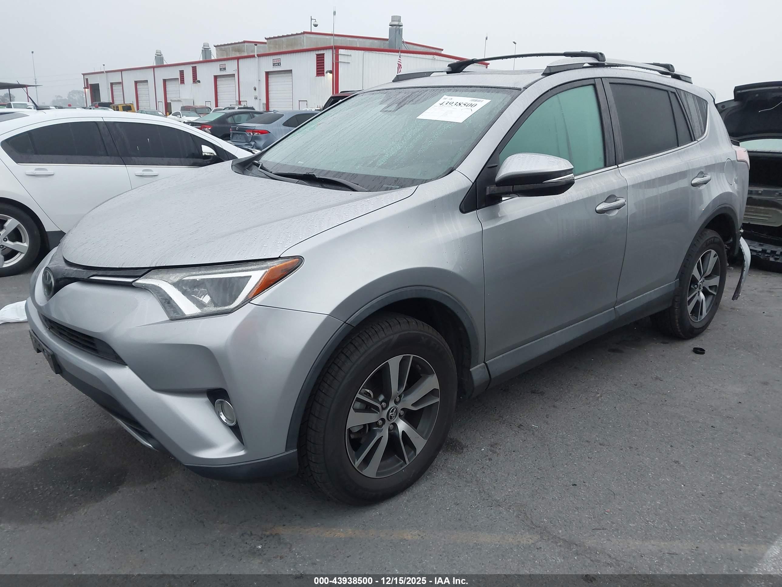 TOYOTA RAV4 image 2