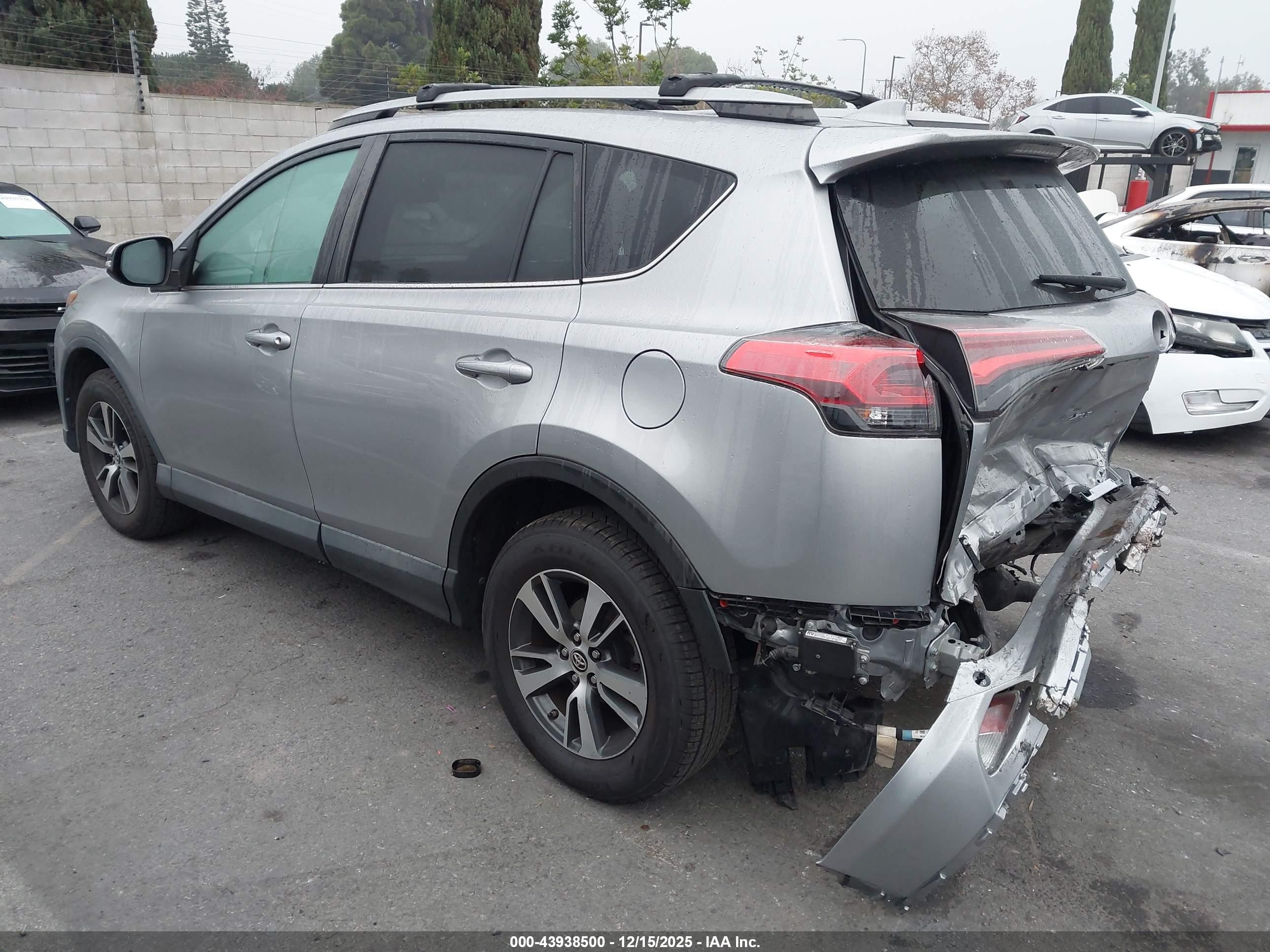 TOYOTA RAV4 image 3