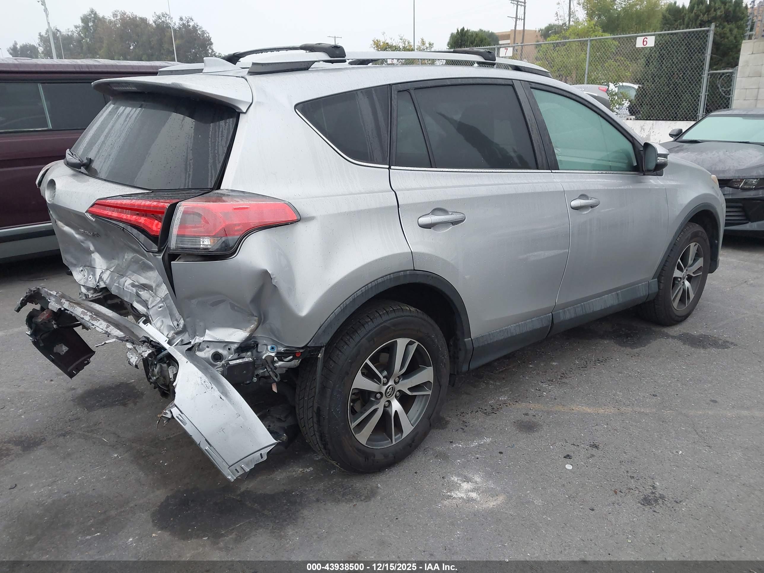 TOYOTA RAV4 image 4