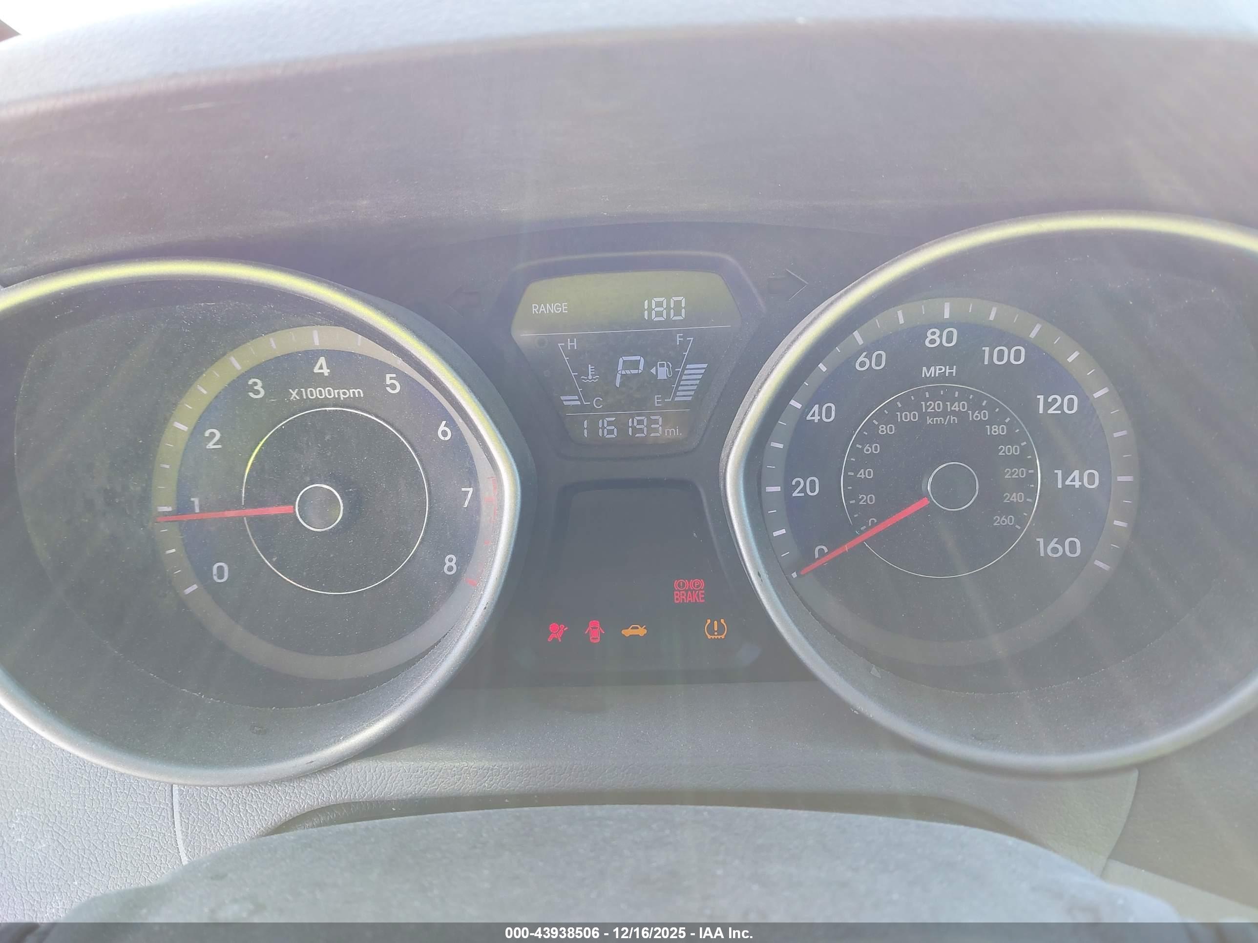 HYUNDAI ELANTRA image 7