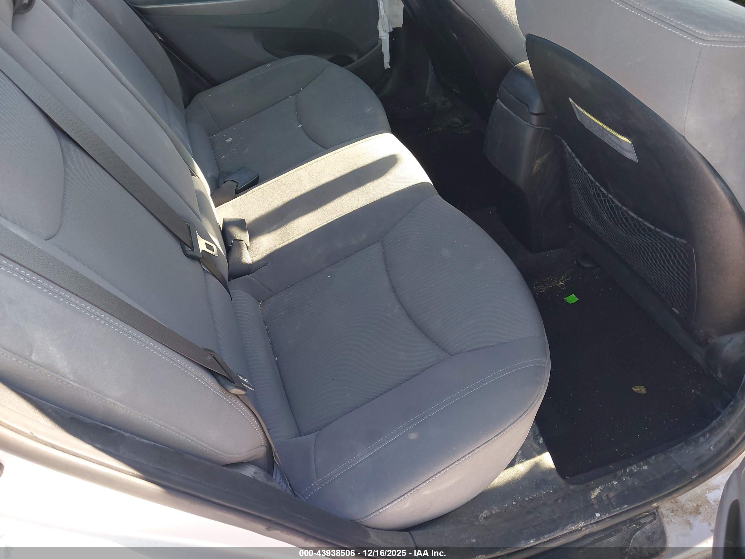 HYUNDAI ELANTRA image 8