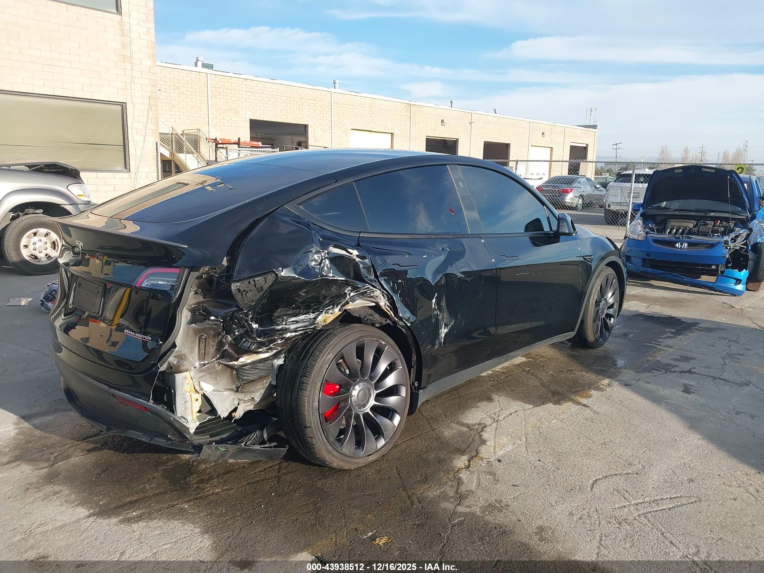 TESLA MODEL image 4