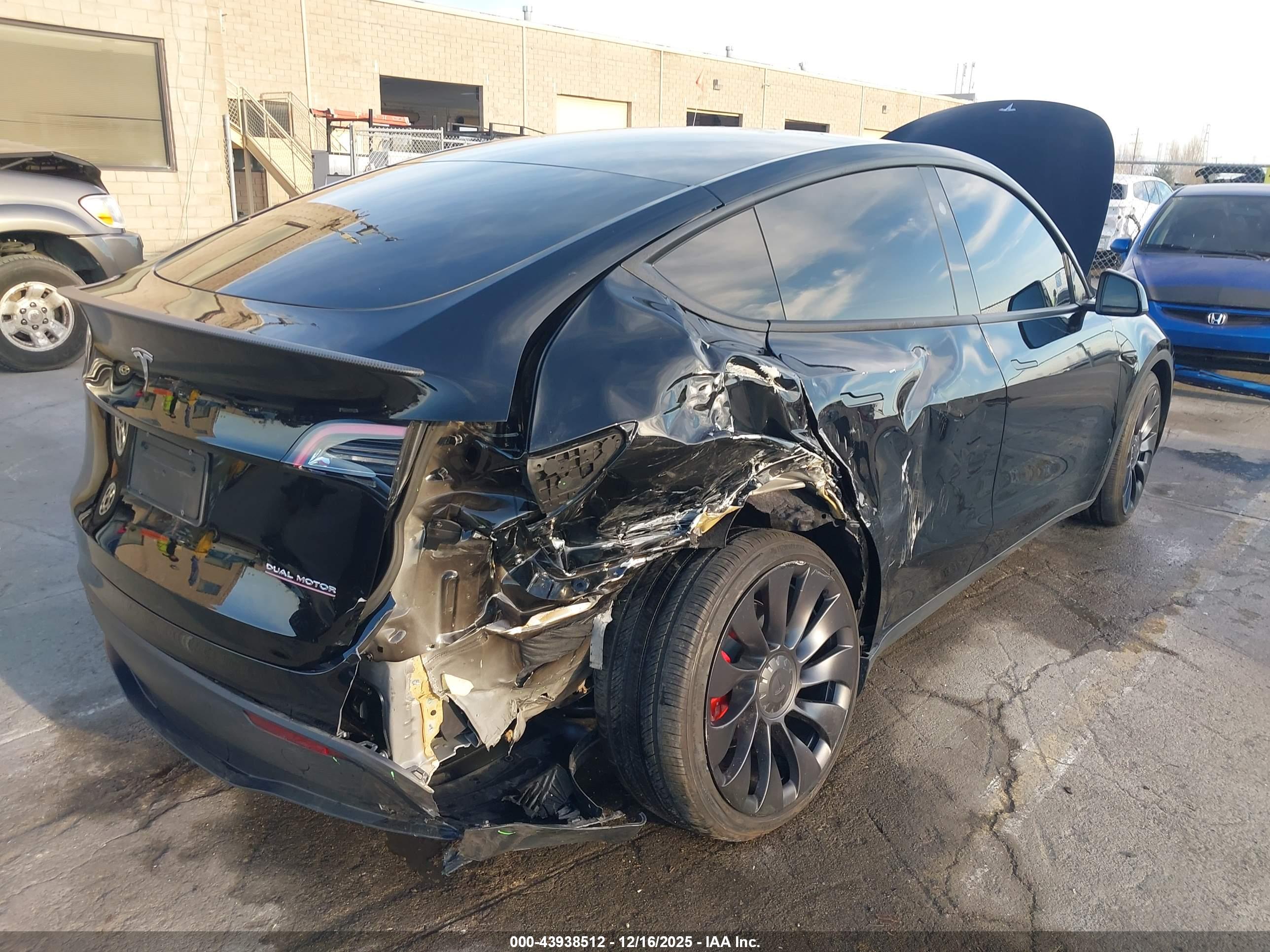TESLA MODEL image 6