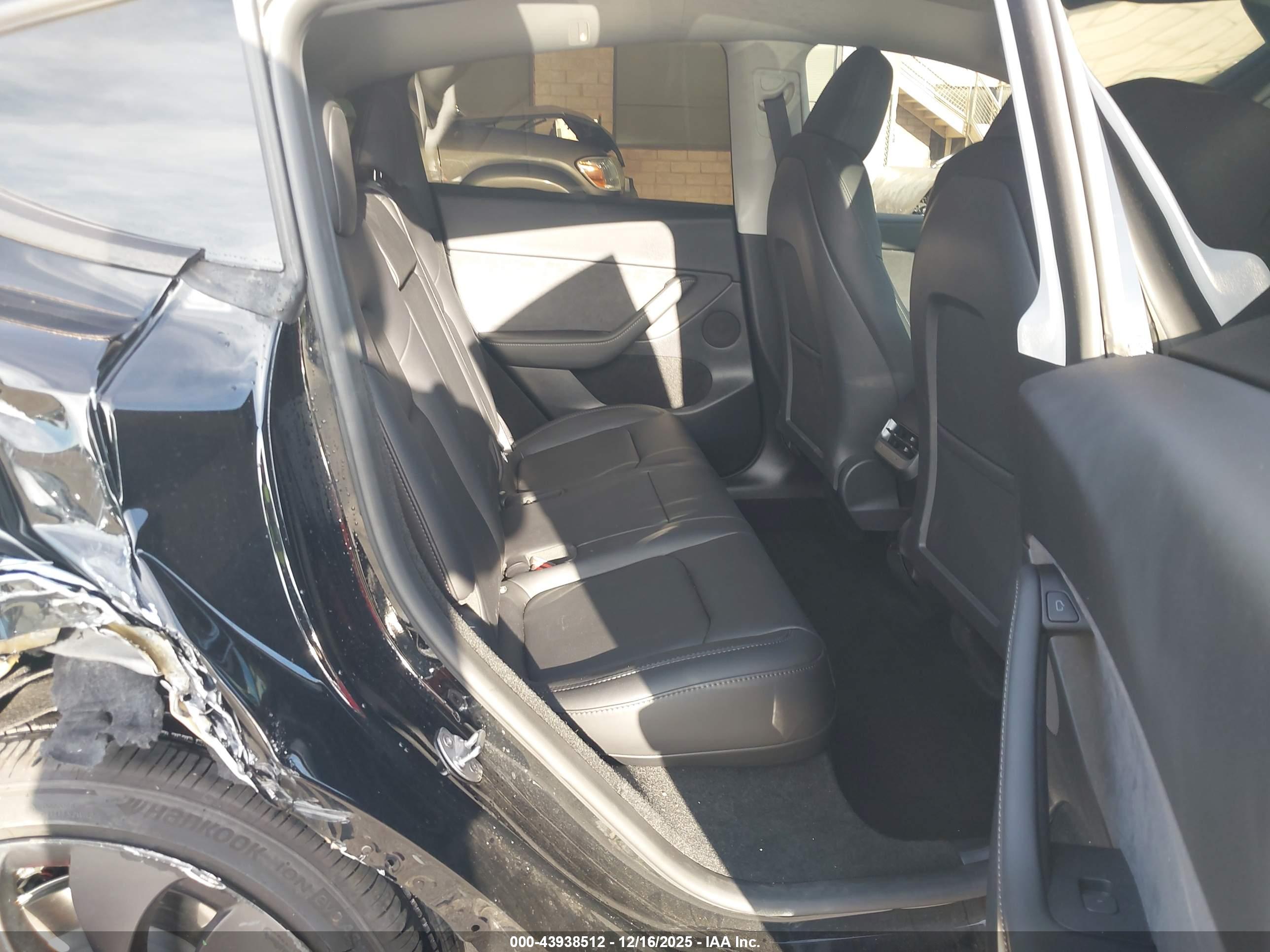 TESLA MODEL image 8