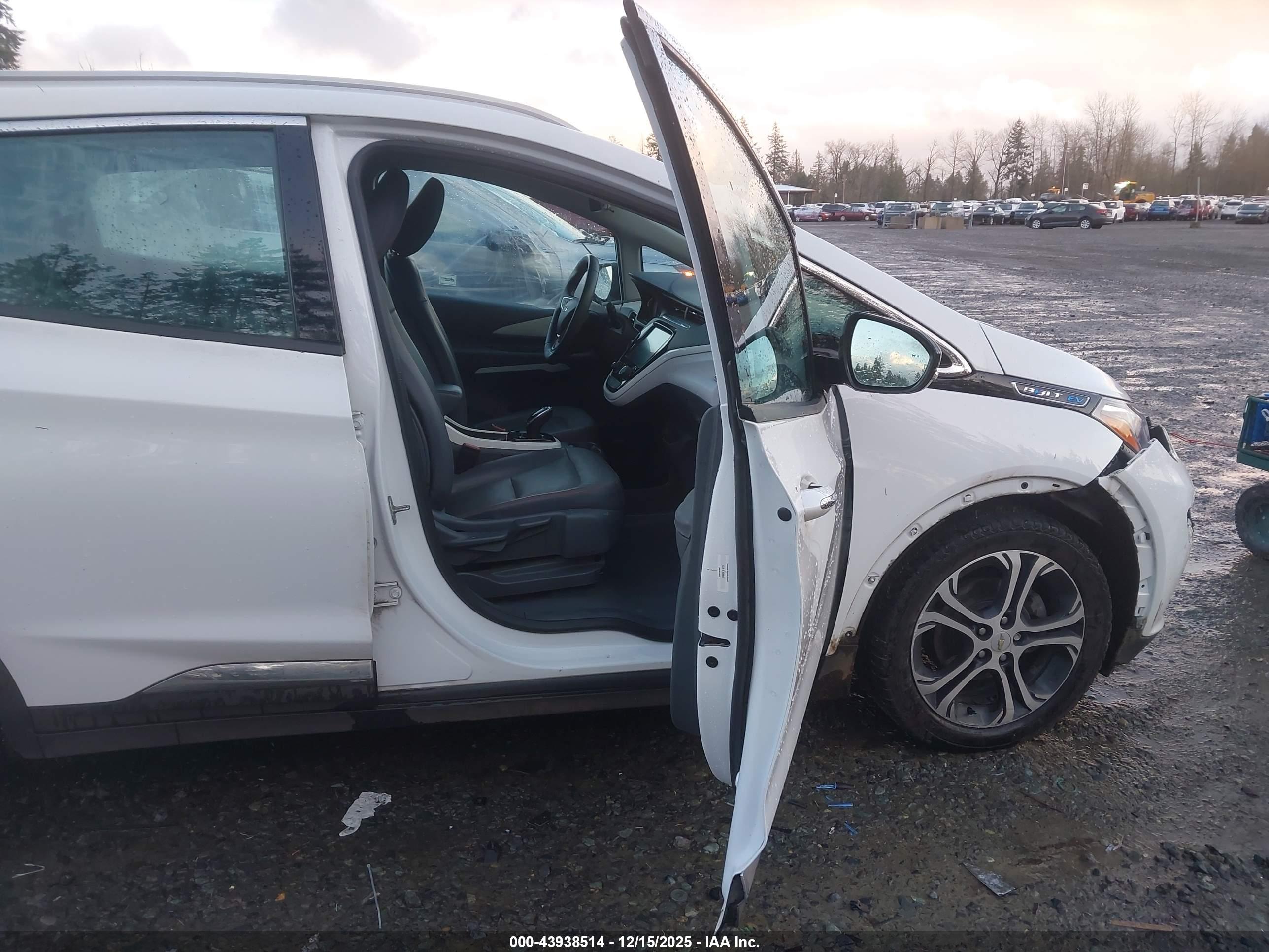 CHEVROLET BOLT image 5