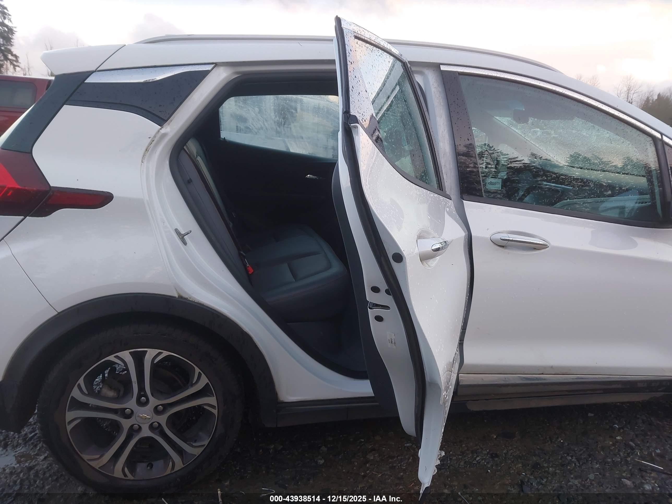 CHEVROLET BOLT image 8