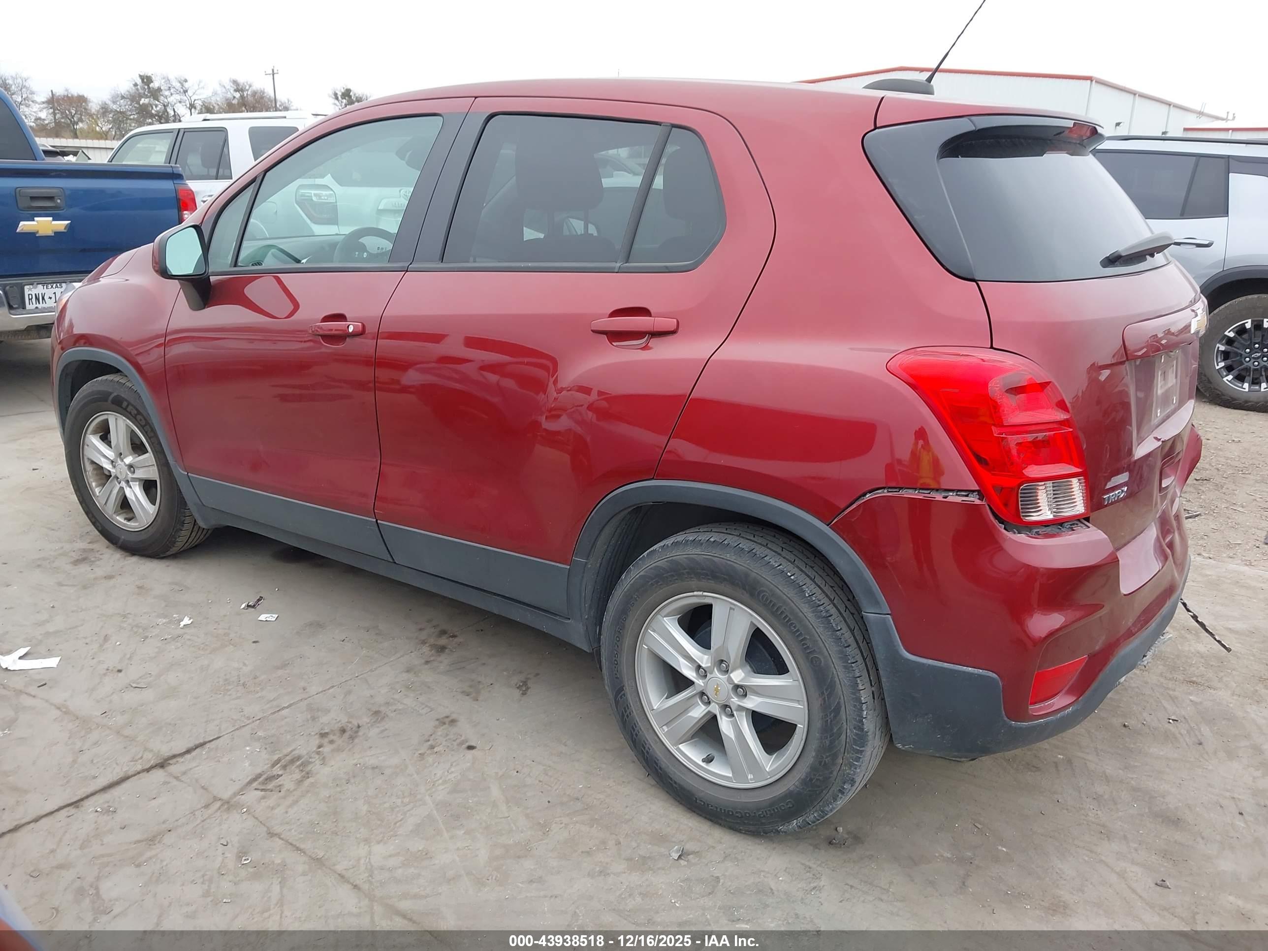 CHEVROLET TRAX image 3