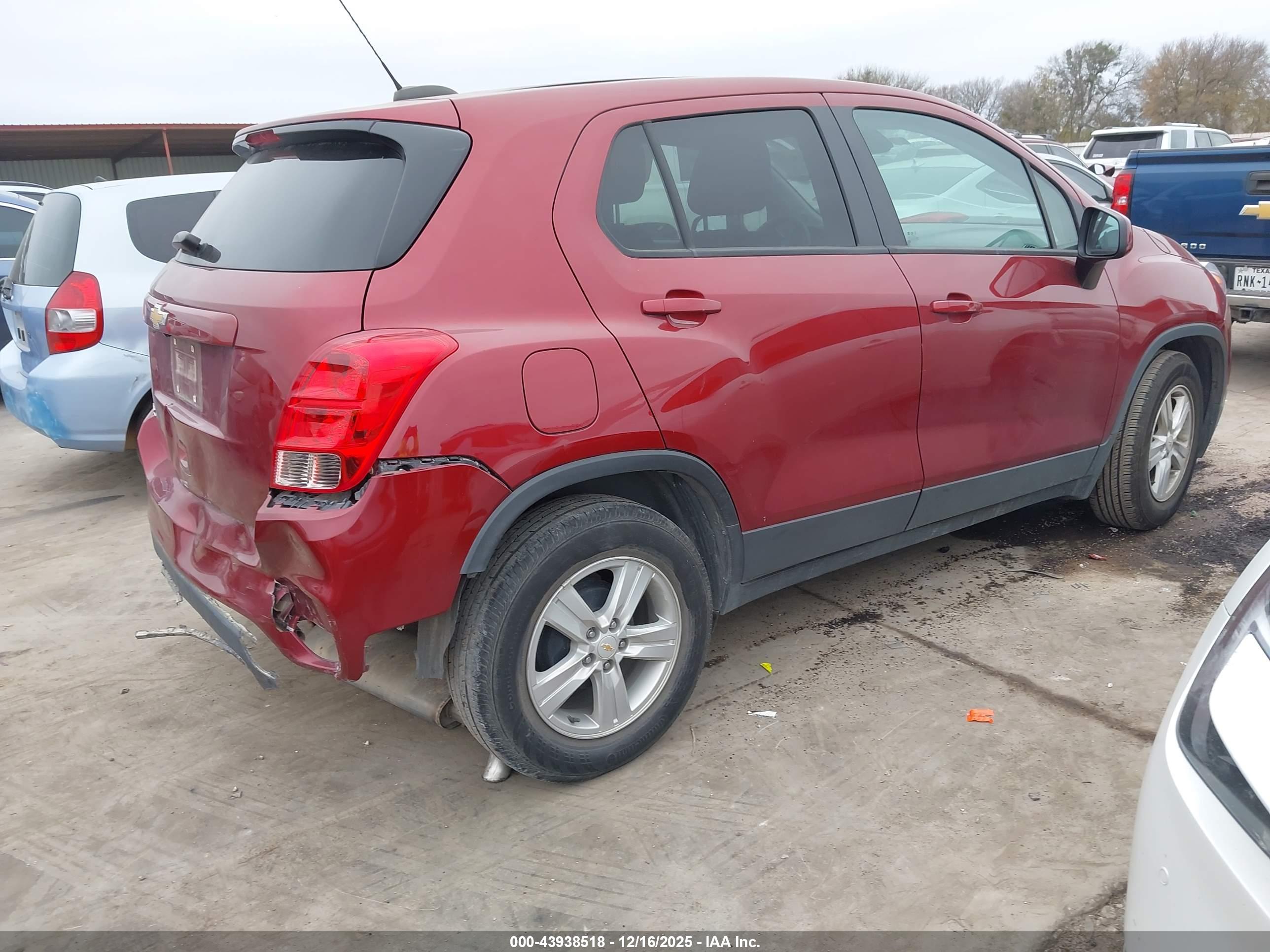 CHEVROLET TRAX image 4