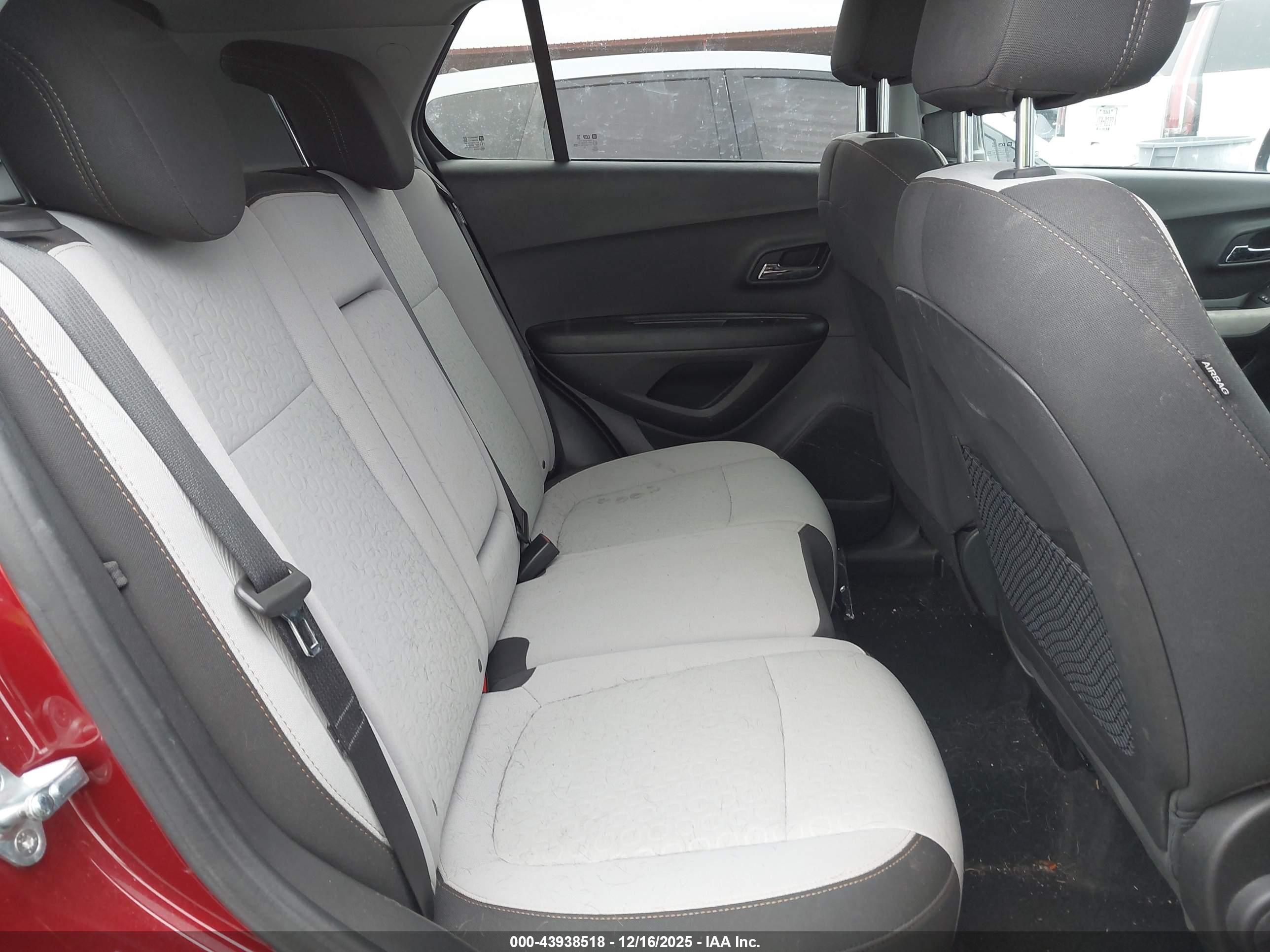 CHEVROLET TRAX image 8