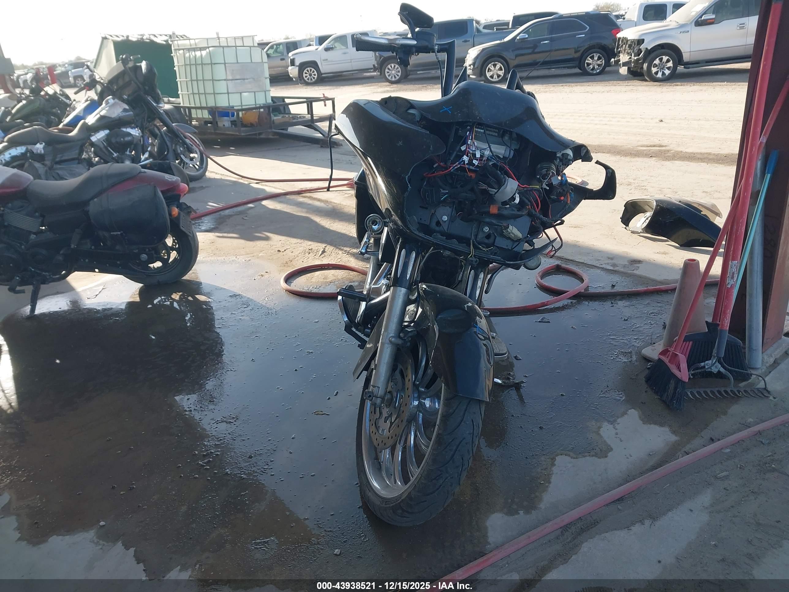 HARLEY-DAVIDSON FLTRX image 5