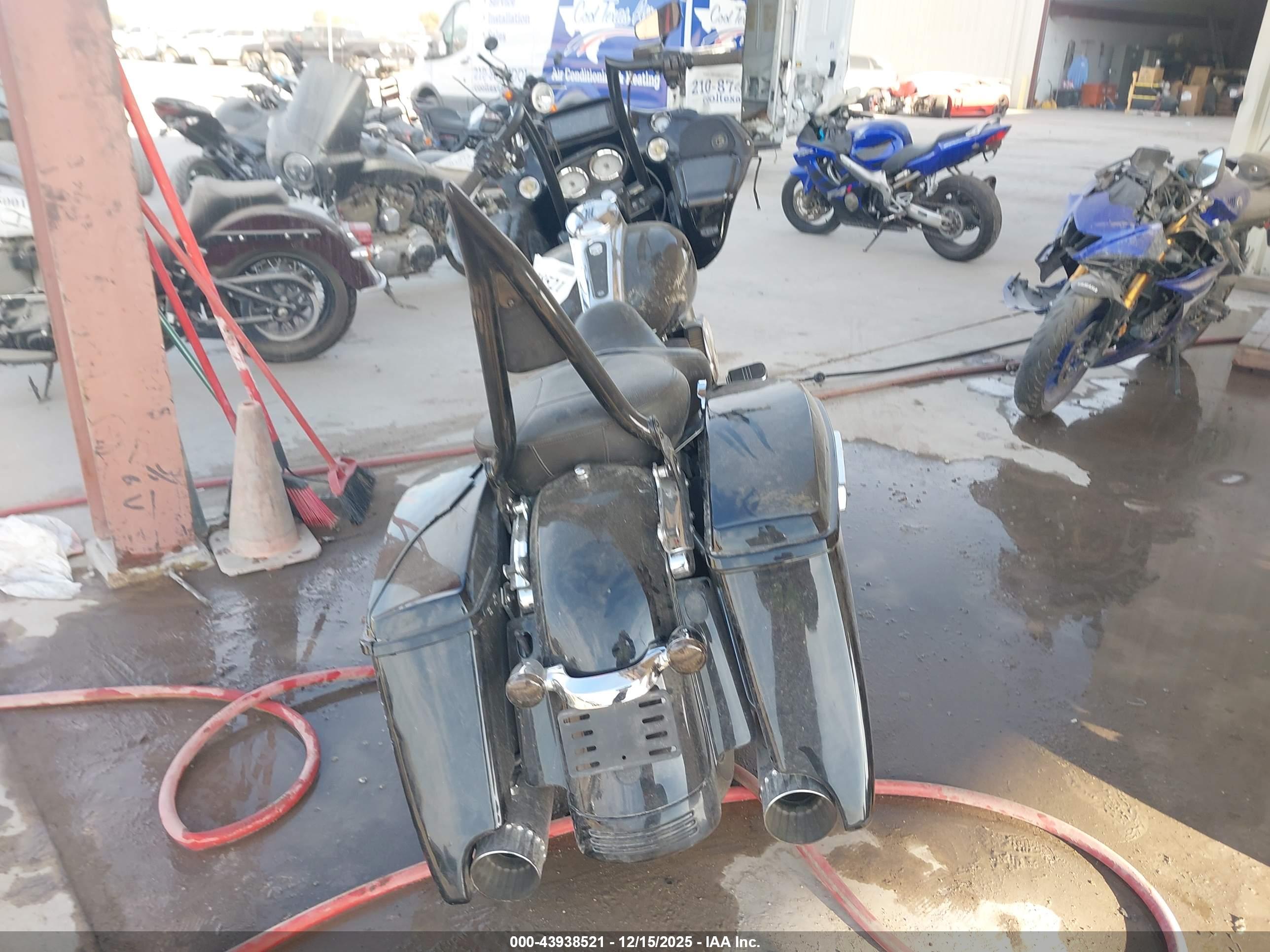 HARLEY-DAVIDSON FLTRX image 6