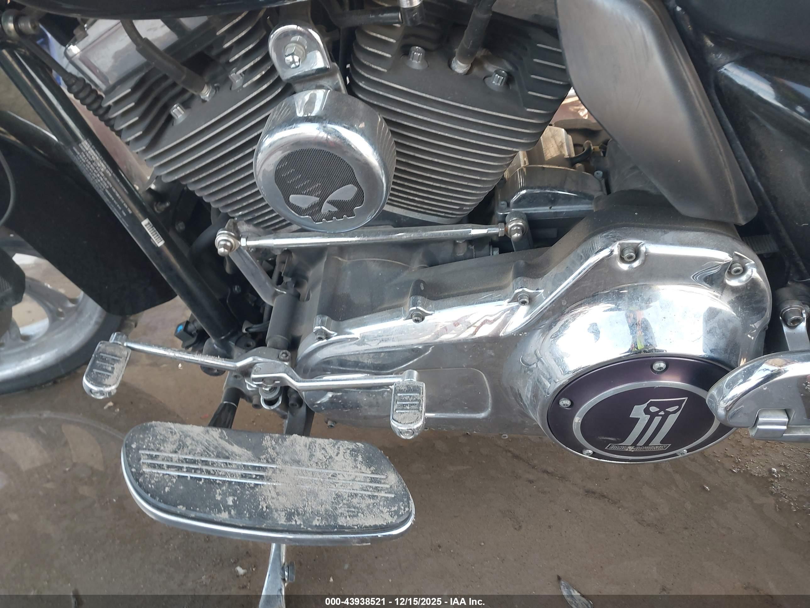 HARLEY-DAVIDSON FLTRX image 9