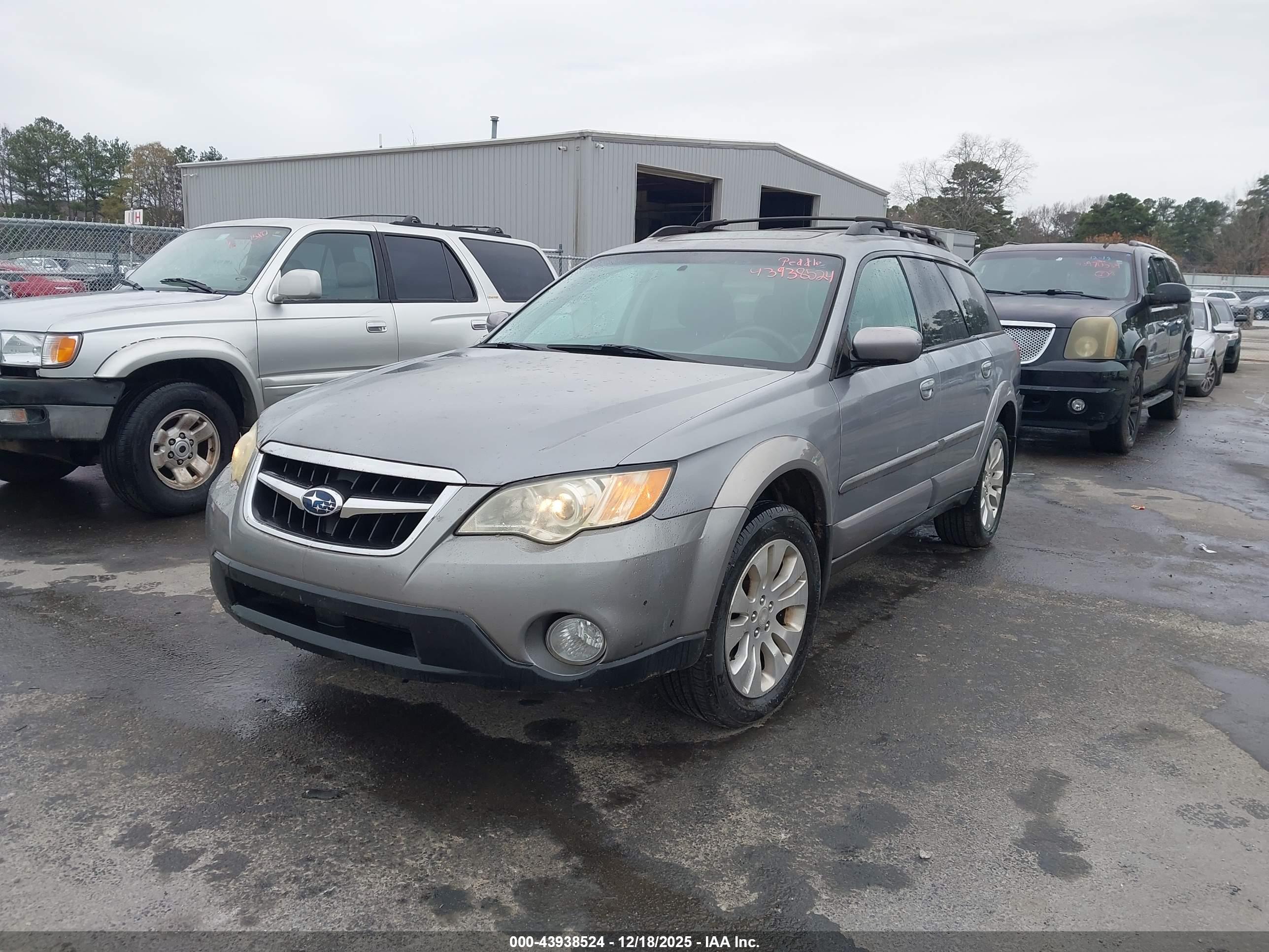 SUBARU OUTBACK image 2