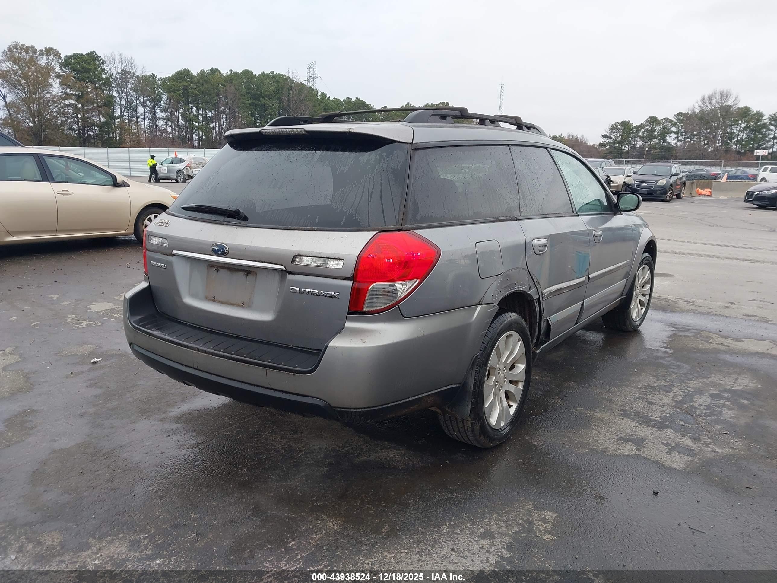 SUBARU OUTBACK image 4